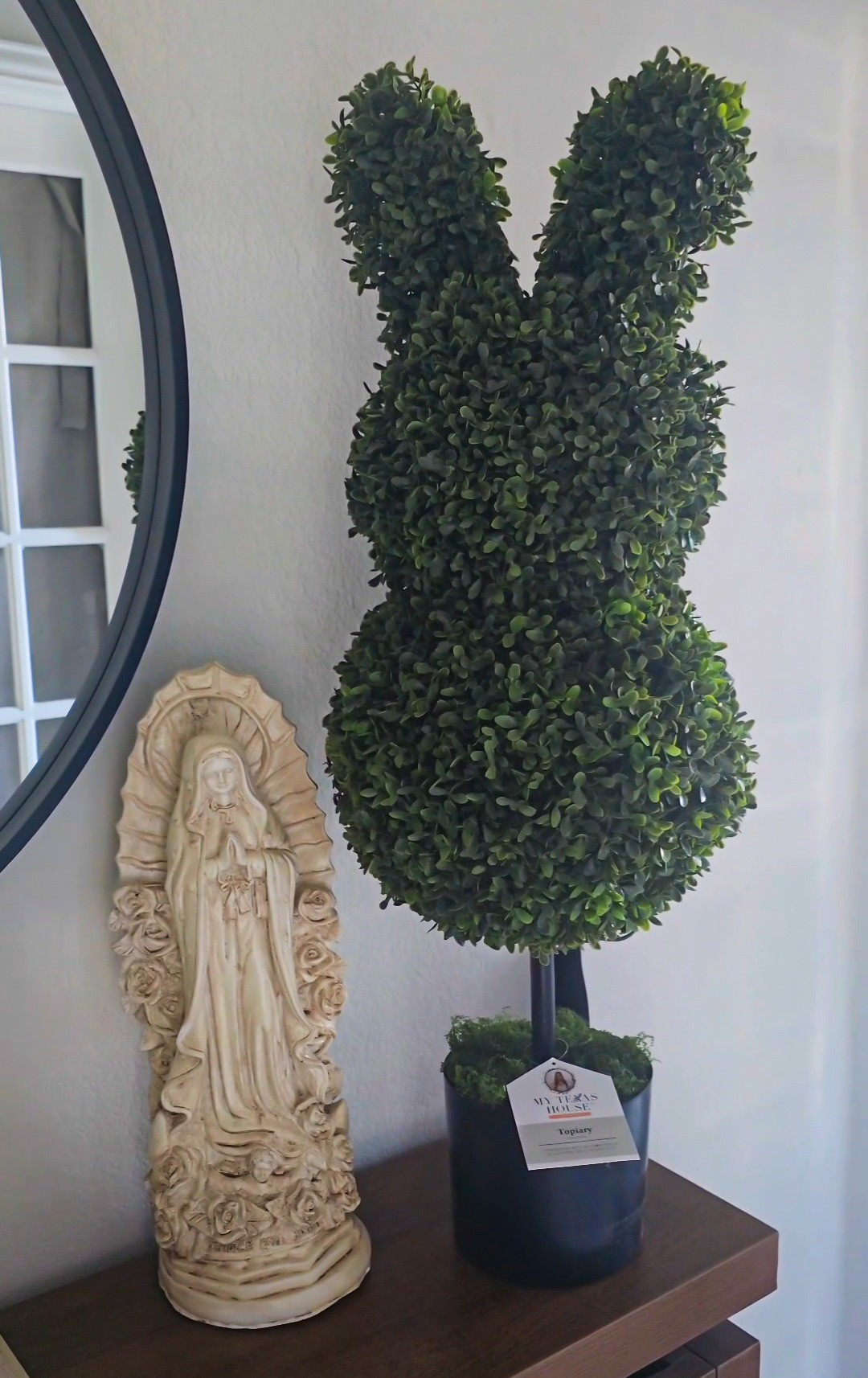 Easter Bunny Topiary from My Texas House | Great for your entry way or front porch #mytexashouse #easterdecor 

#LTKHome