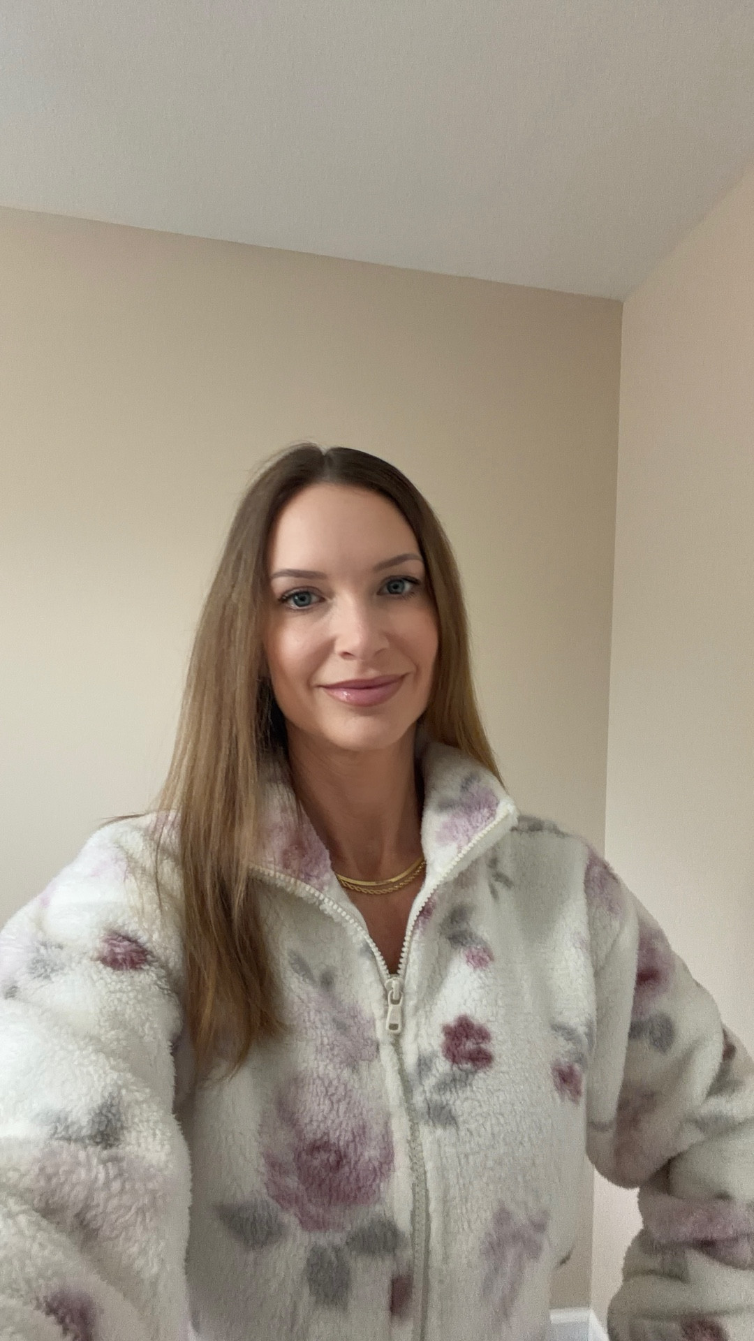 My five daily non‑negotiables that help me look and feel my best. A little energy boost, a little movement, simple skincare, quick makeup, and an easy outfit I feel good in. 

Everything linked here so you can shop the exact pieces.

Purple Drink - 
https://beautifulyu.com/?ref=TRACYRAINEY

Code TRACYRAINEY saves 15% at checkout!

daily routine essentials, simple skincare routine, easy makeup routine, comfy everyday outfit, casual outfit ideas

#EverydayStyle
#OutfitIdeas
#BeautyRoutine
#SkincareFavorites
#DailyEssentials

#LTKootd #LTKgrwm #LTKselfcare