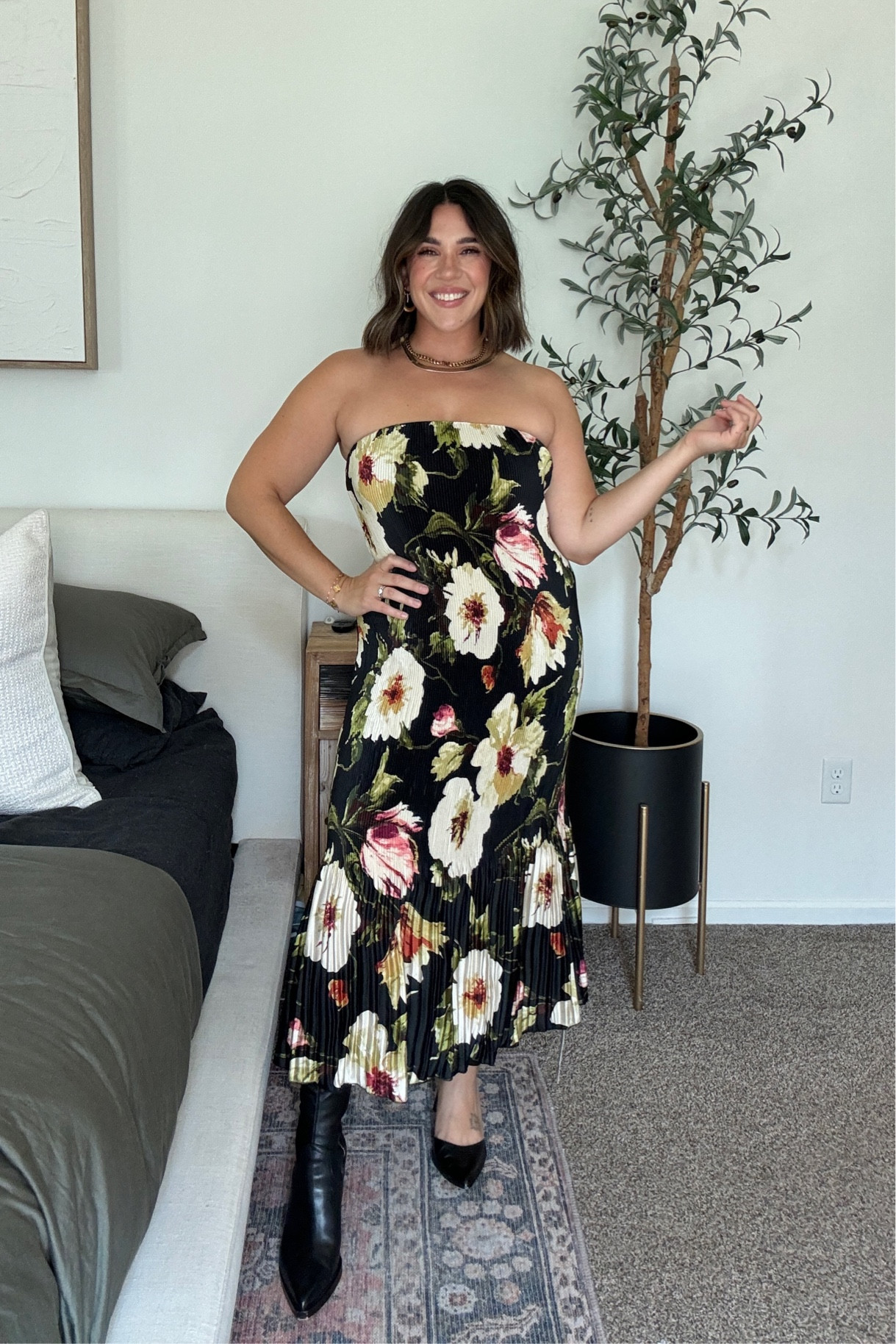 Fall wedding guest or event dress! It’s bloat friendly 🙏💪🏽 I wear a size medium and this for sure required a strapless bra. I’m 5’4 and got a regular. 

#LTKFallSale #LTKMidsize #LTKSeasonal