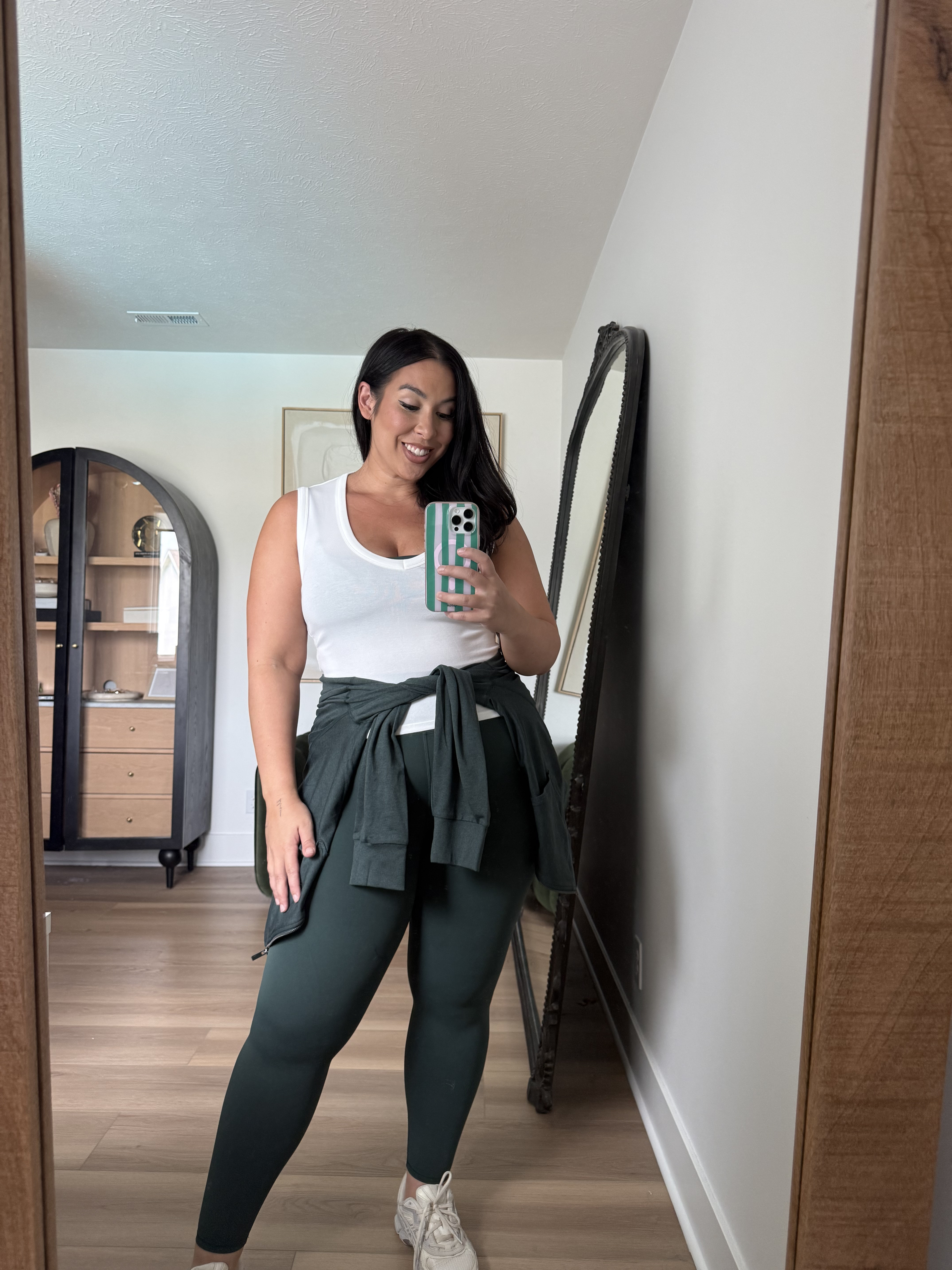 This tank top is SO soft and is the perfect cropped length. Wearing XL in everything.

vuori, workout set, workout outfits, leggings outfits, mid size outfit ideas, fall style, casual outfits, athleisure 

 #LTKootd #LTKfitnessgoals #LTKMidsize