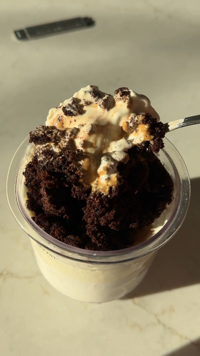 my protein peanut butter brownie sundae: 

8oz fairlife milk 
1 scoop of protein 
topped with 1 warmed prime bites brownie & mixed pb2 with sugar free maple syrup 

an easy and delicious 70g of protein 
 

 