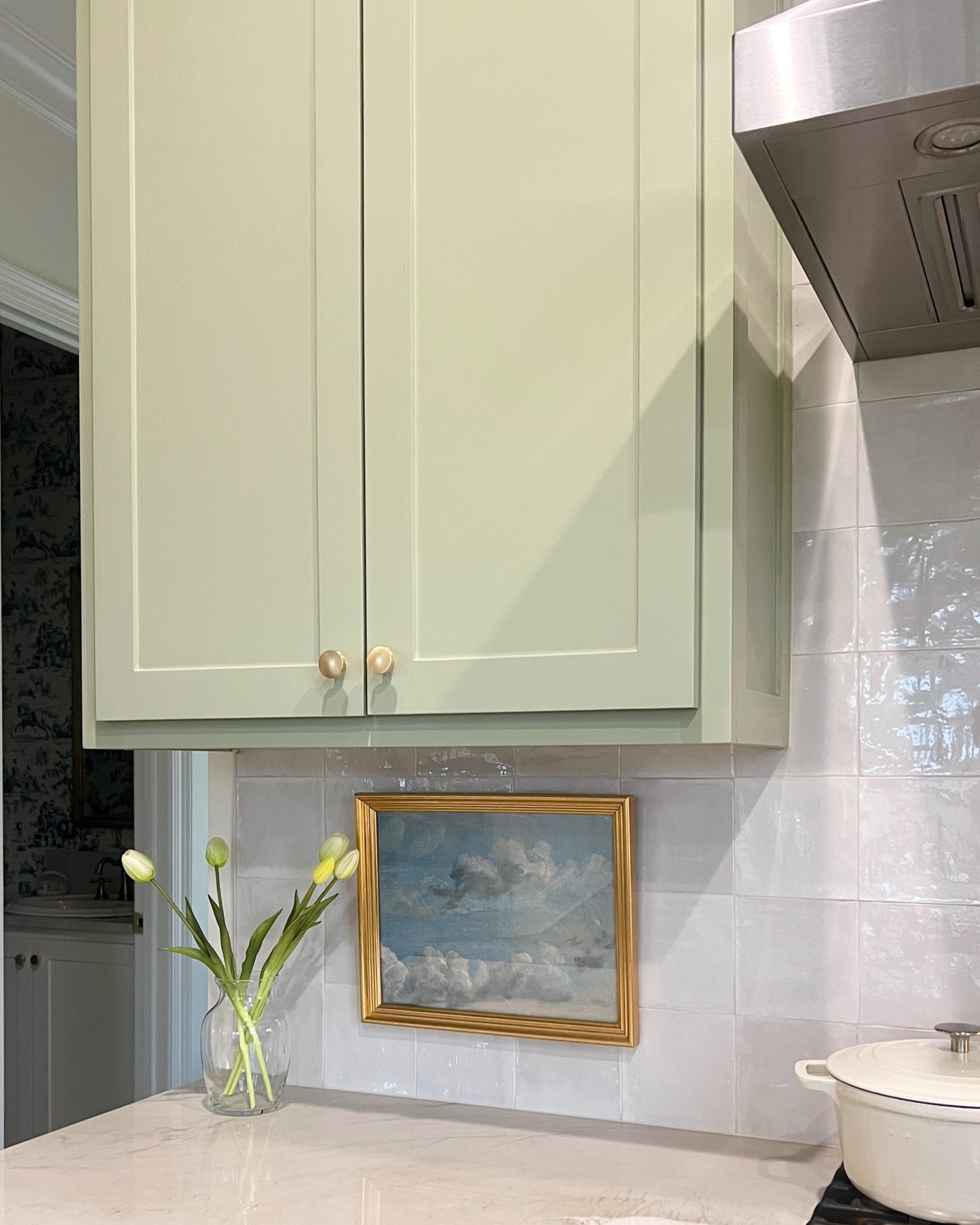 Art + Tulips ☁️



#LTKfindsunder100 #LTKhome