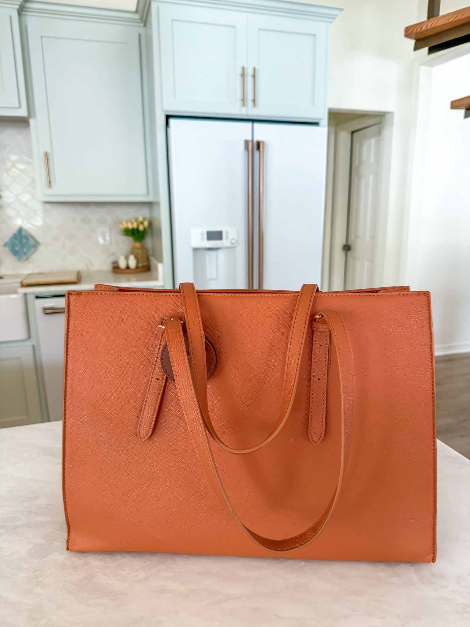 Travel bag // airplane travel tote 






Laptop bag 
Work tote 
Amazon finds 
Amazon must haves 
Amazon favorite 

#LTKTravel #LTKFindsUnder50 #LTKStyleTip