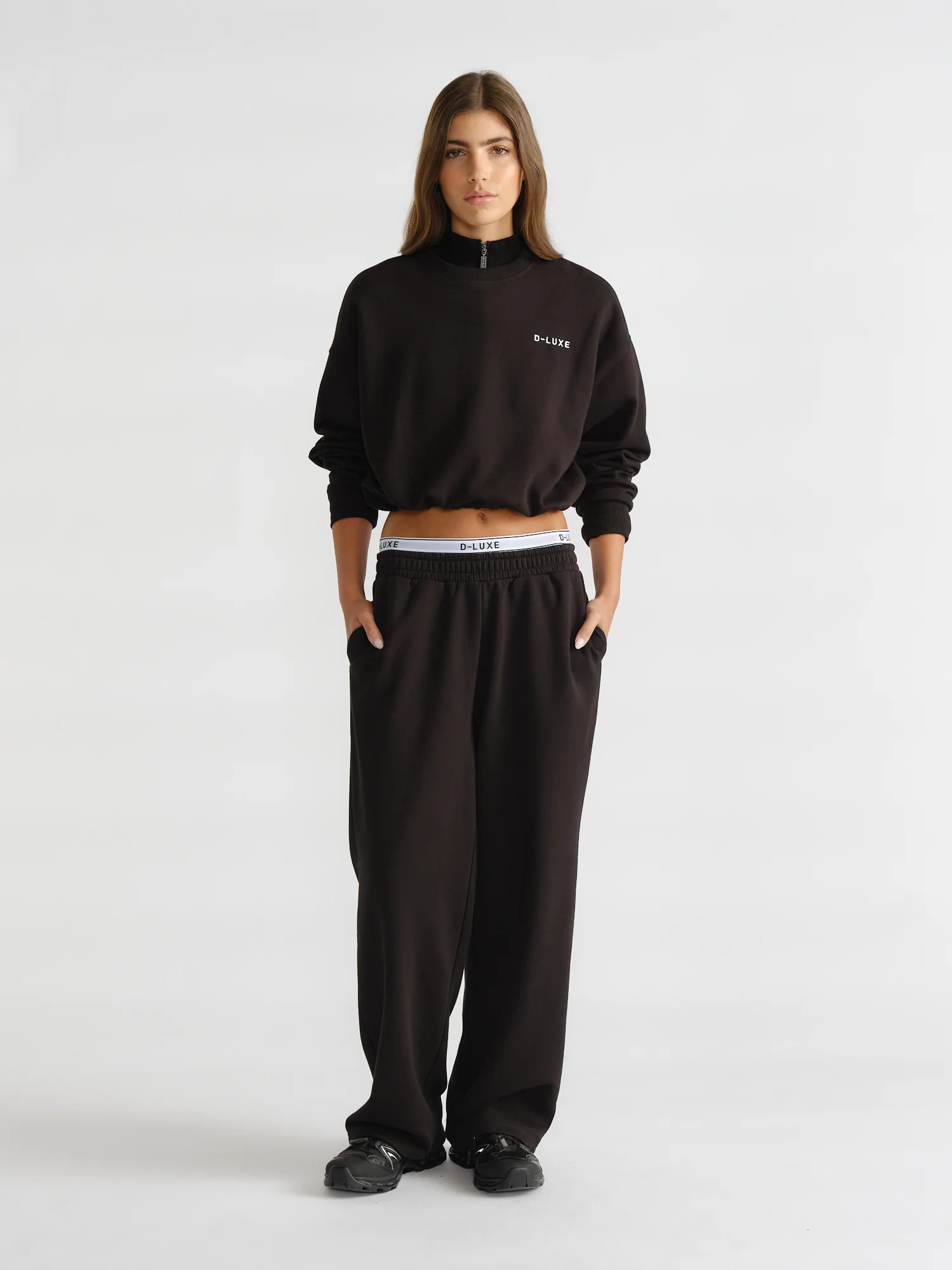 D-Luxe Logo Crew Sweat - Black | DECJUBA