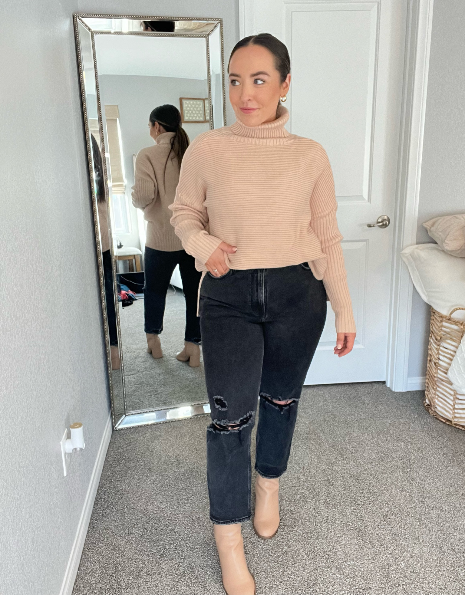 sweater is a medium

#LTKcurves #LTKxAF #LTKstyletip