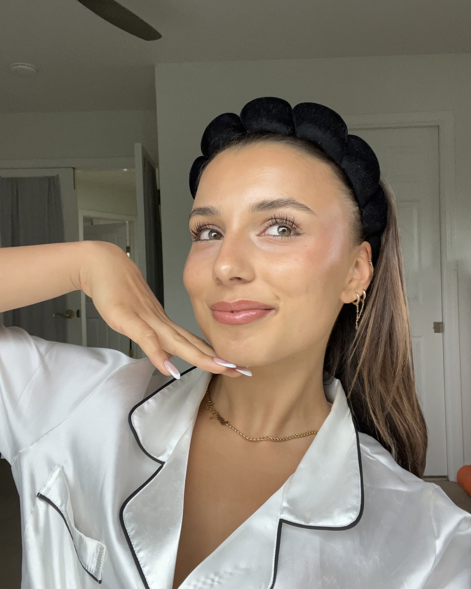 GLOWY MAKEUP GO TOS

#LTKBeauty #LTKGiftGuide #LTKFindsUnder100