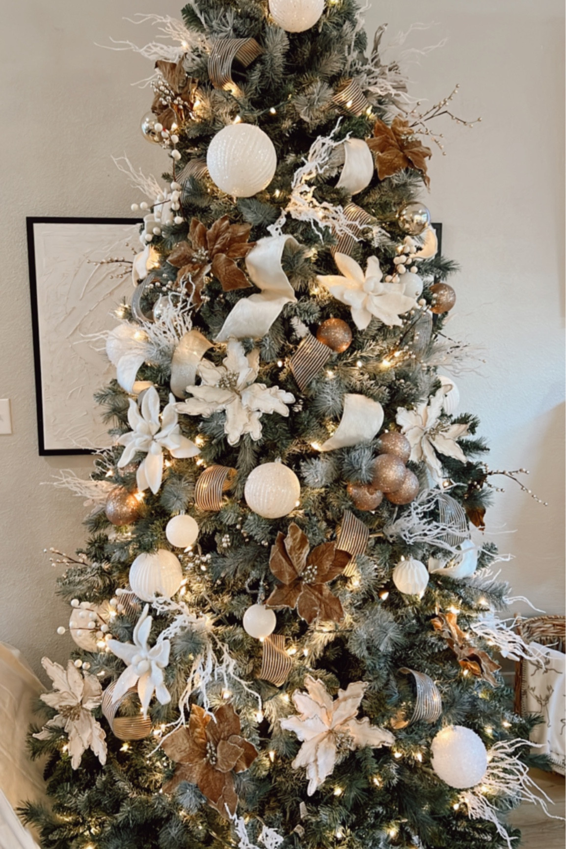 Neutral Christmas 

#LTKHoliday #LTKSeasonal #LTKhome