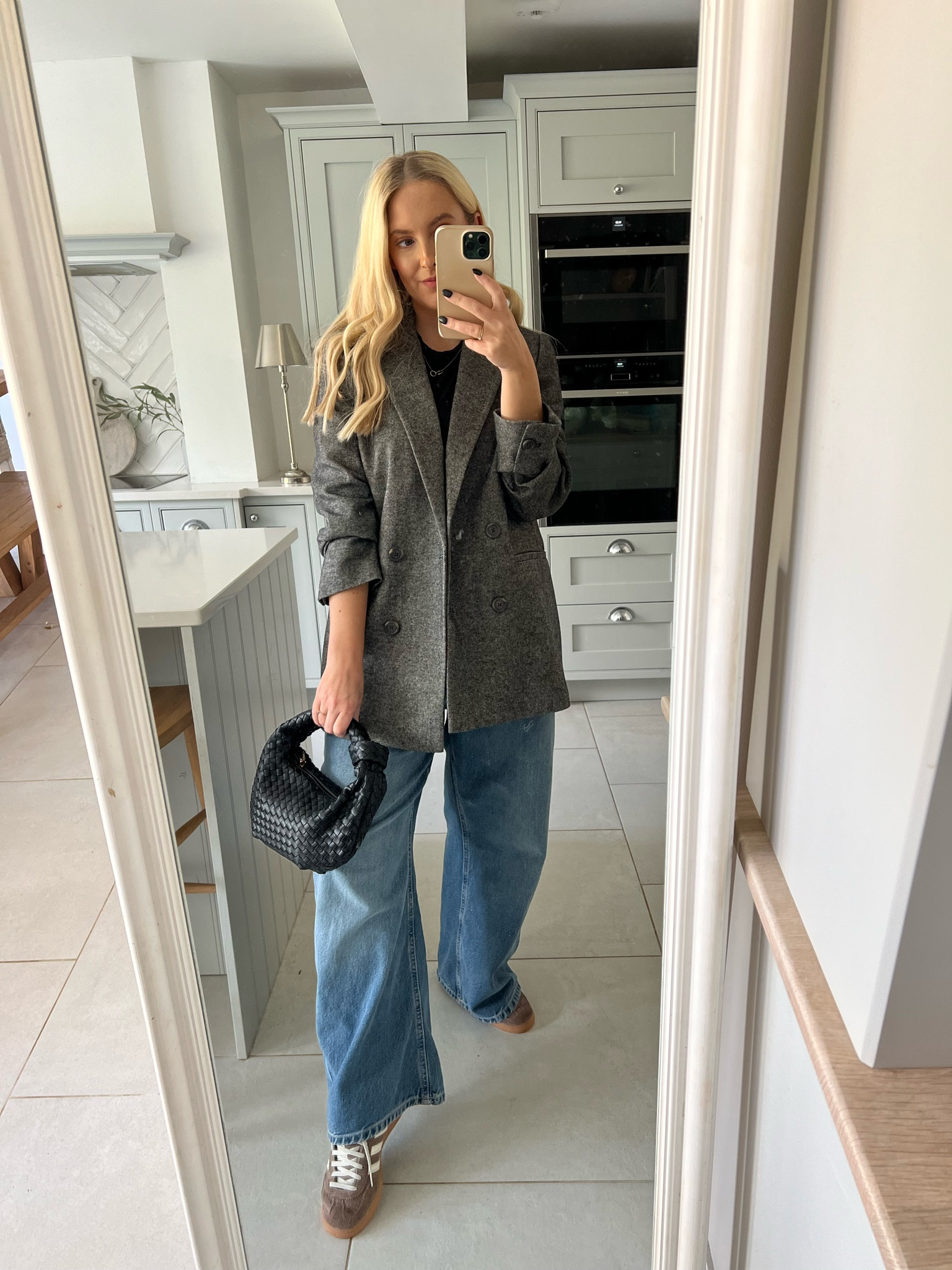 When you Couldn’t get the Molly Mae blazer 😆

Uk size 12-14 5ft5
Blazer 14
Jeans 14S


#LTKuk #LTKautumn #LTKmidsize