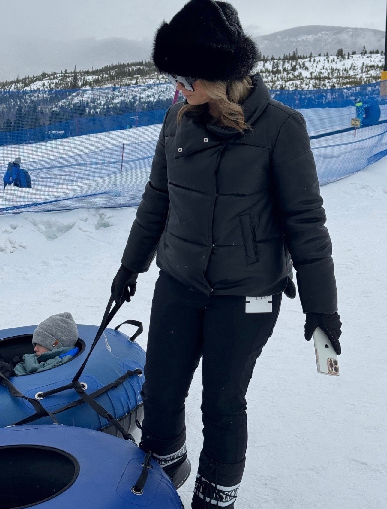 Apres ski outfit!!

Snow pants 
Snow boots 
Winter outfit 


#LTKOver40 #LTKMidsize #LTKSeasonal