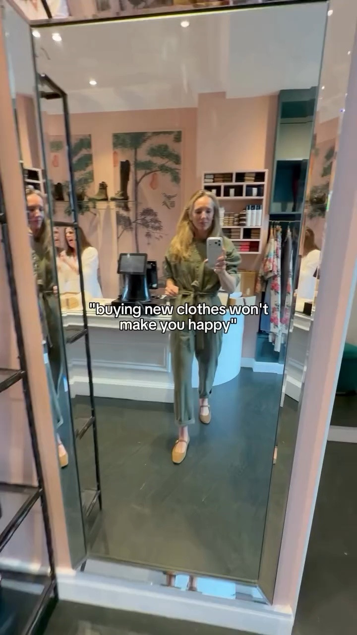 “Apparently” new clothes won’t make you happy....

@penelopechilvers
@lifewiththemorbeys 
#SummerStyle #lifewiththemorbeys
#StyleOver40 #coolgirloutfit #topgun
