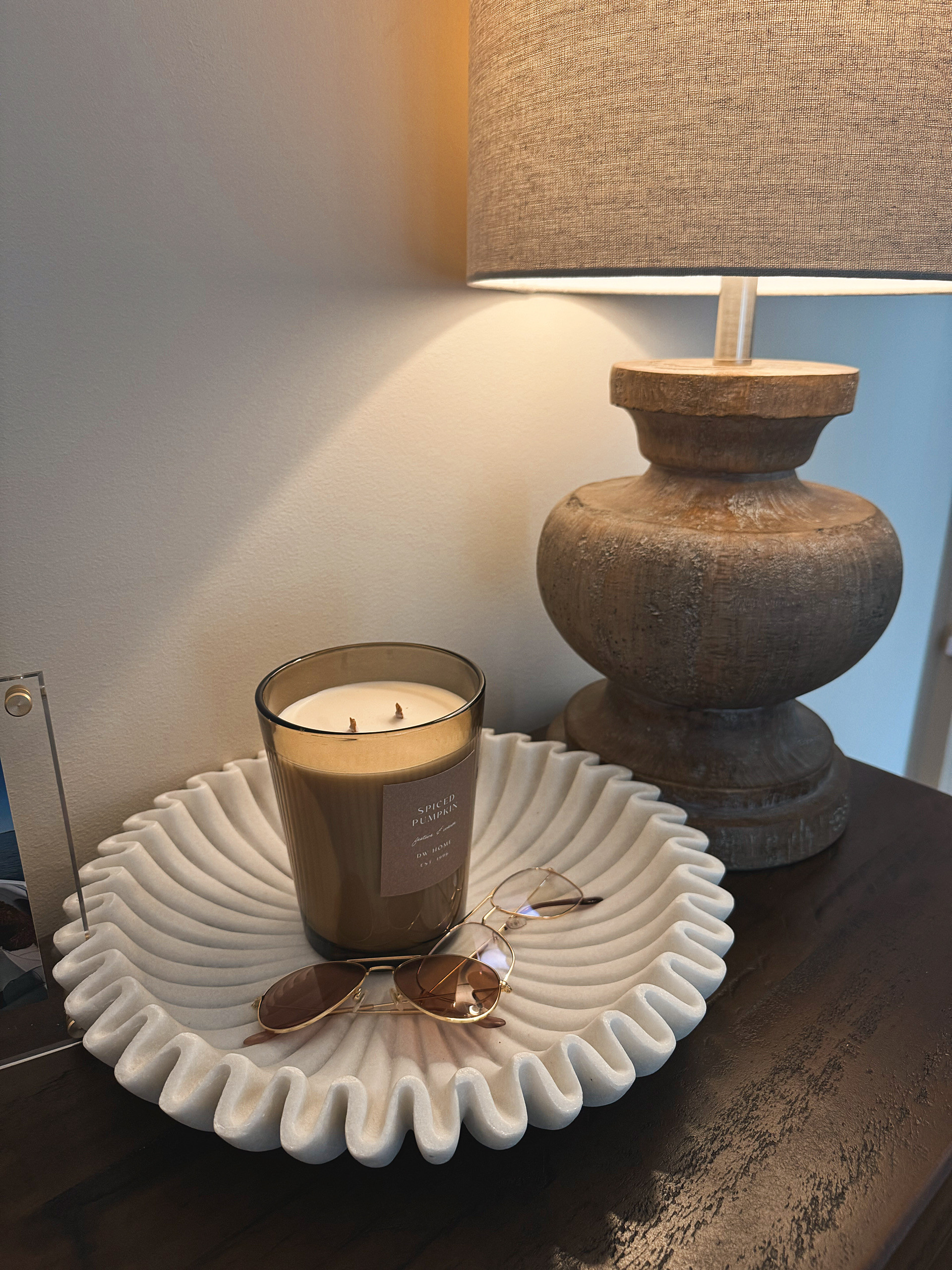 Simple updates that make the whole room feel fresh ✨ 


#HomeWithLTK #LTKFinds #DecorGoals 

 