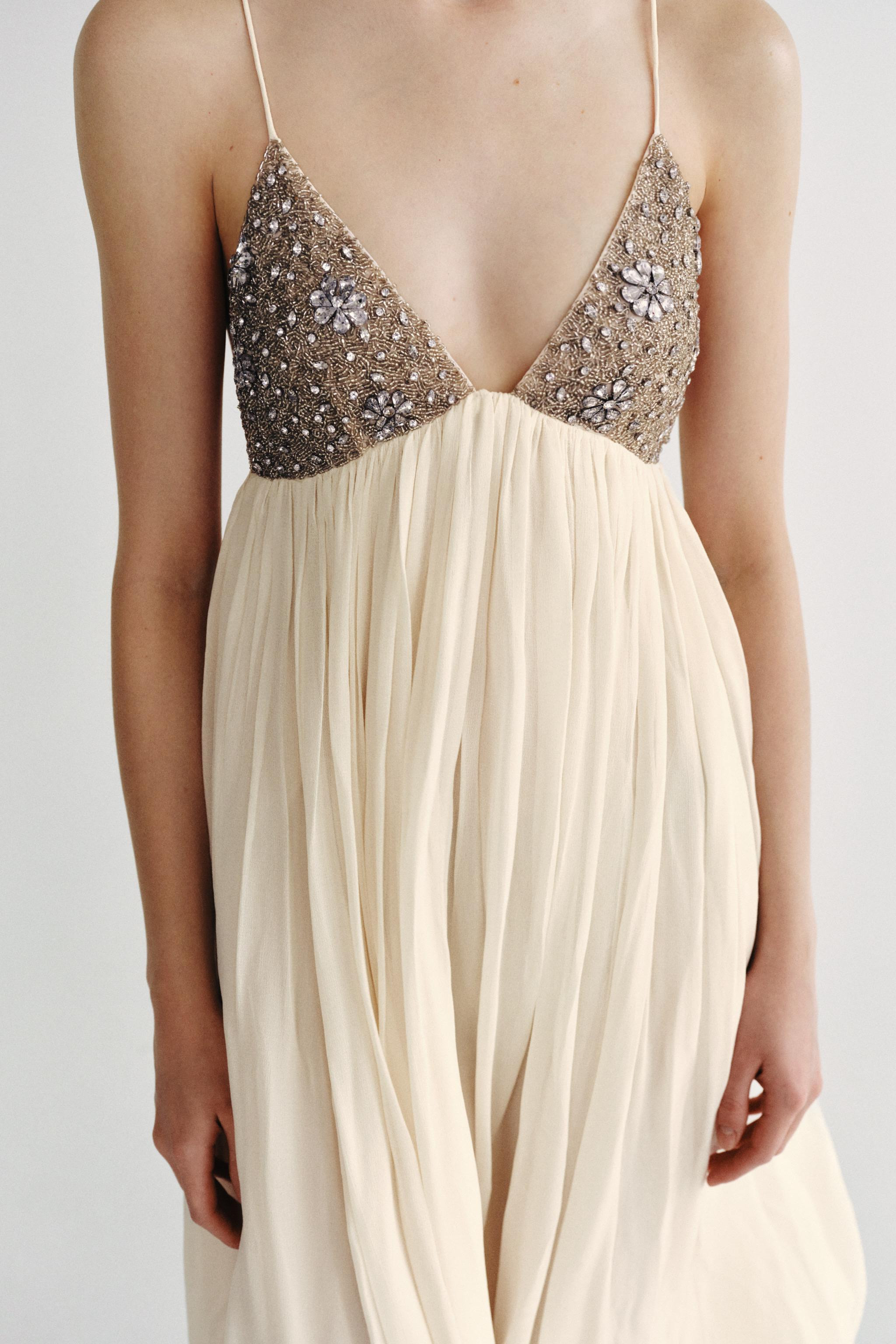 BeschreibungMaterialzusammensetzungMa\u00dfeGr\u00f6\u00dfe des Models: 176 cmZARA WOMAN COLLECTI... | Zara US