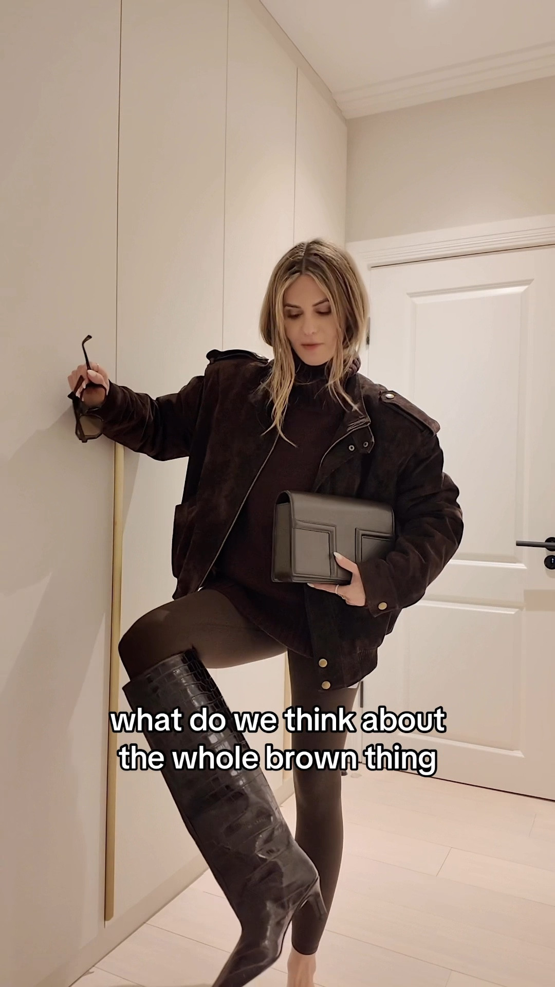 Jacket- wearing medium
Leggings wearing xs
Jumper is wrong shade so i will link the one that's a better match. Also will link the black outfit too