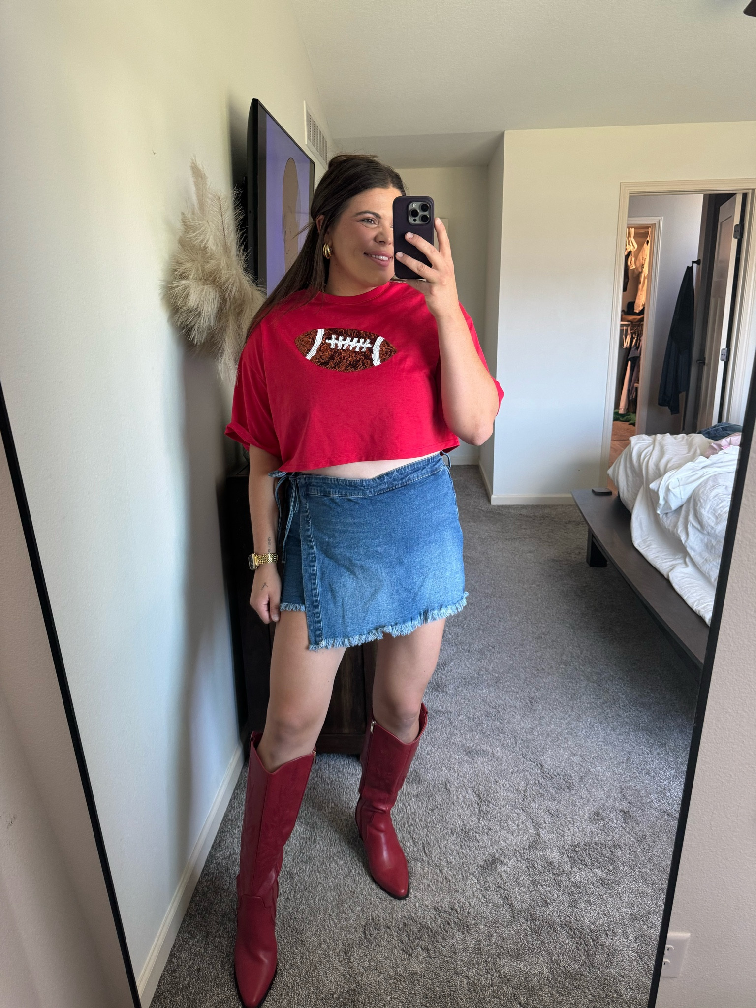 Football game outfit // tailgate outfit for those fall games!!

College football game, high school football game outfit, nfl game outfit, Super Bowl outfit 

midsize, football sweatshirt, football tee, Travis Kelce , chiefs sweatshirt, Iowa state shirt. Adidas gazelle bold, denim skirt, curvy outfit 

#LTKFindsUnder50 #LTKMidsize #LTKStyleTip