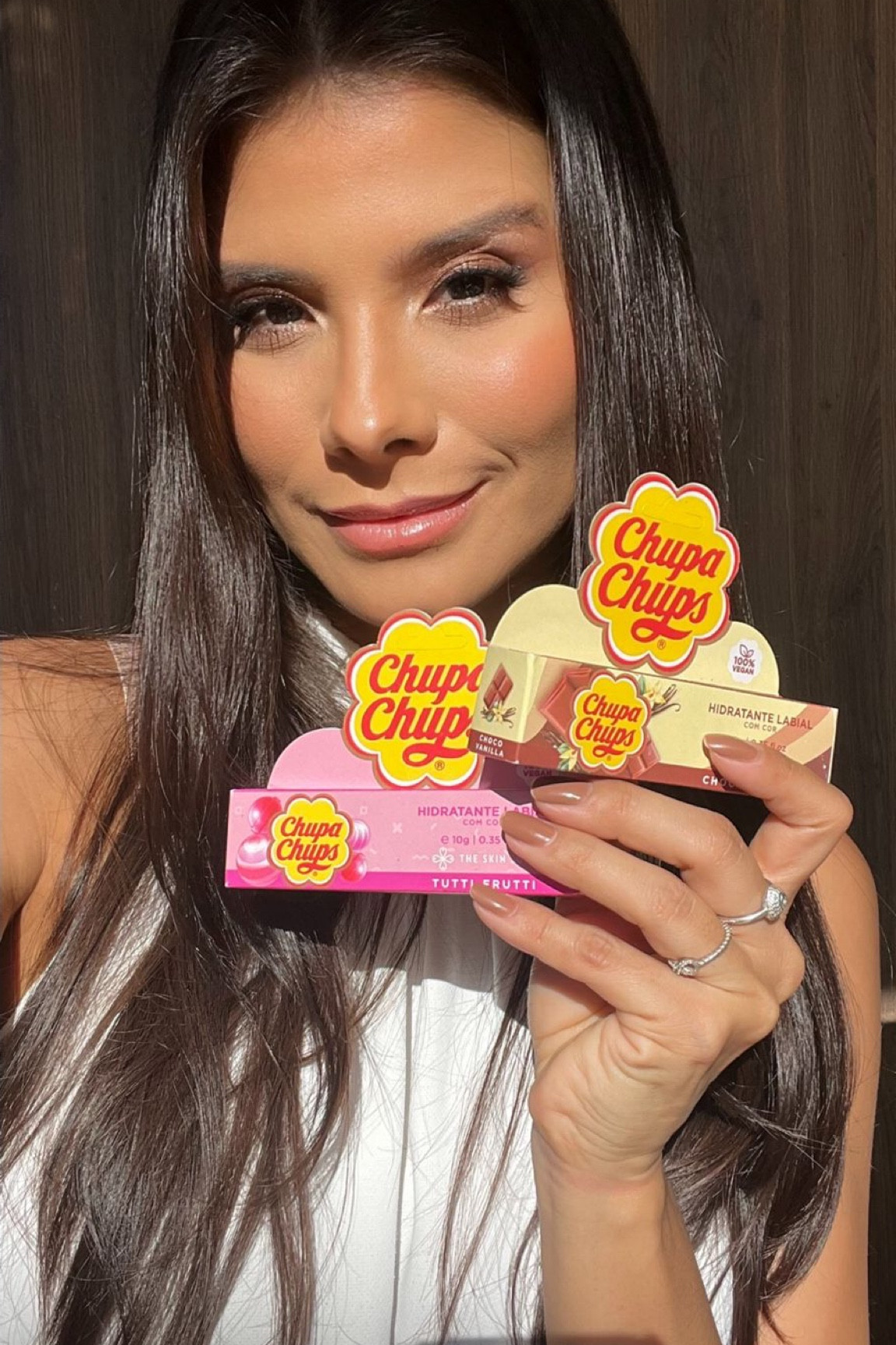 Uma duplinha colecionável e uma lembrancinha super emocionante! Cheirinhos de infância e brilhos bem bonitos, com aquela corzinha bem discreta e bem confortável! Lindos