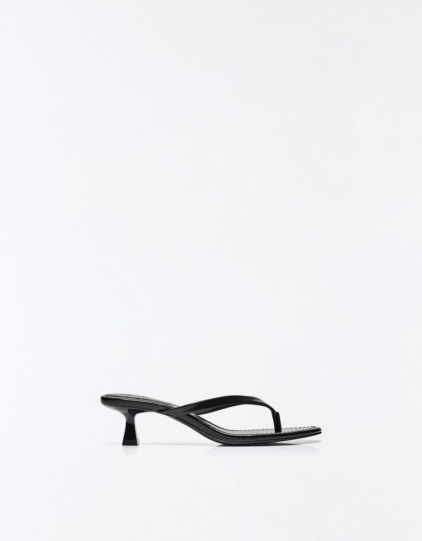 Thong heeled sandals - Women | Bershka UK
