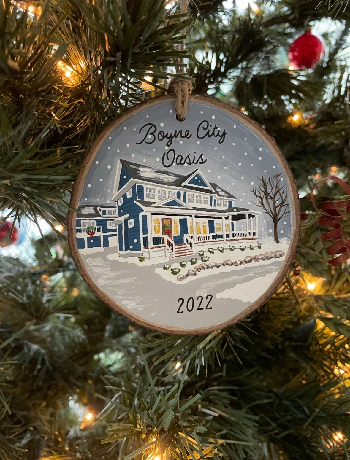 🏠 🌲 Know someone with a new home this year? This hand painted ornament is very special & would make a great gift!! All you need is a photo.
Tagging our exact Etsy seller & more options. Be sure to check shipping times. 

#LTKHoliday #LTKGiftGuide #LTKHome