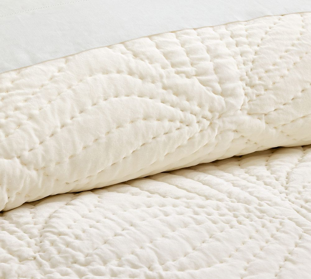Follette Velvet Quilt | Pottery Barn (US)