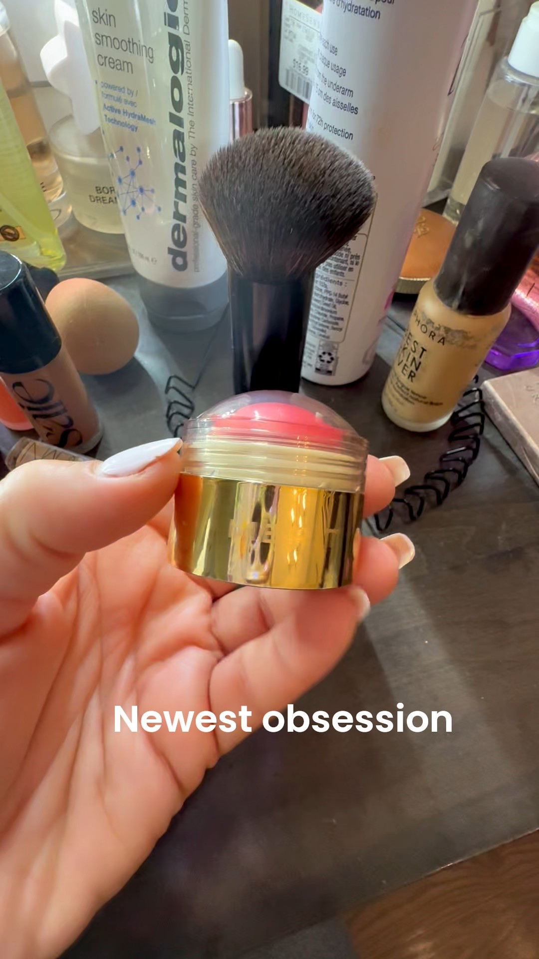 The glow this gives is insane.  The perfect applicator and silky feeling 

#LTKbeauty #LTKcanada