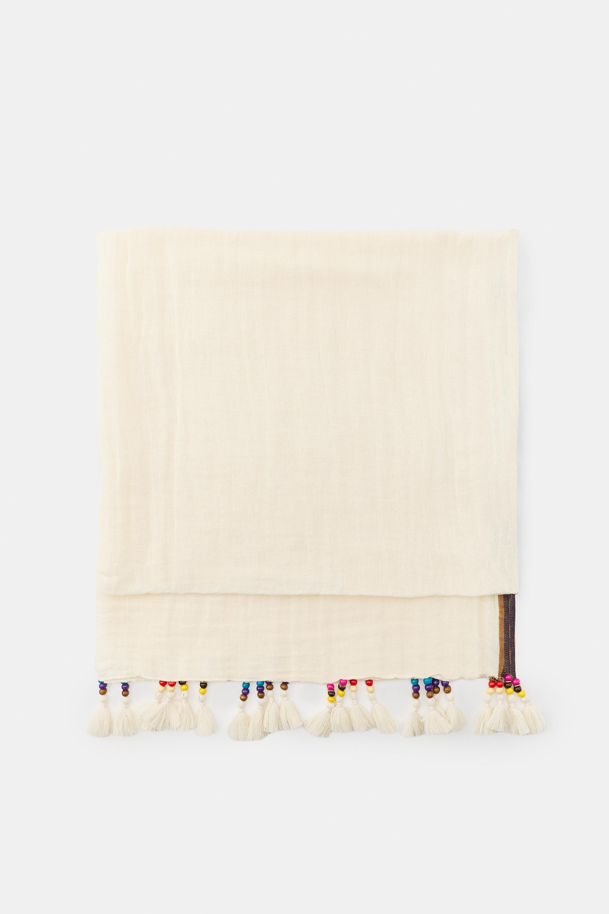 Solid-colored scarf made of a linen blend. Features a contrasting stripe detail. Finished with co... | Zara US