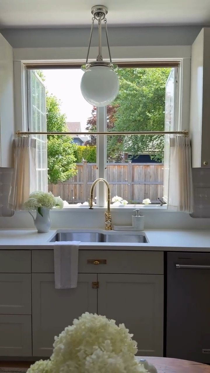 It’s all in the details…

The outlet covers looked so bright against our backsplash and it bothered me every time I looked at it. A little extra peel & stick and problem solved!

#LTKHome #LTKSaleAlert #LTKmorningroutine