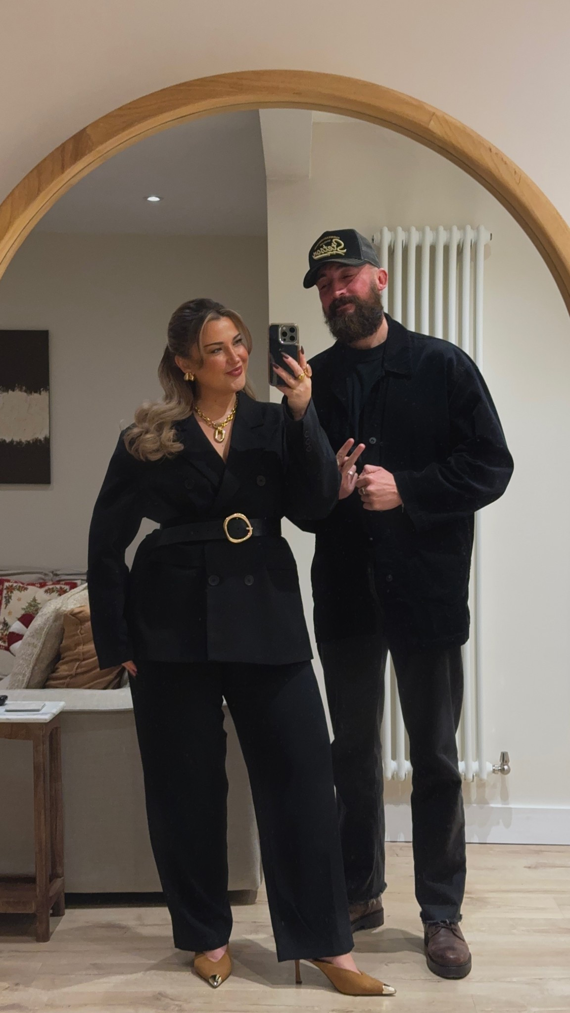 Outfit details🖤🤗 belt is sold out so linked similar 🖤

#LTKwinter #LTKcurves #LTKfestive