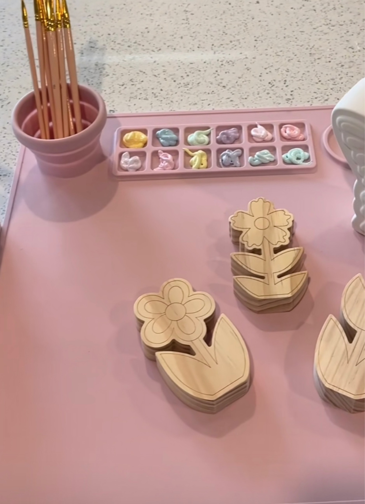 Easy to clean painting mat with foldable water cup and built in paint tray! 

#artsandcrafts
#painttray
#siliconmat
#kids

#LTKbaby #LTKfamily #LTKkids