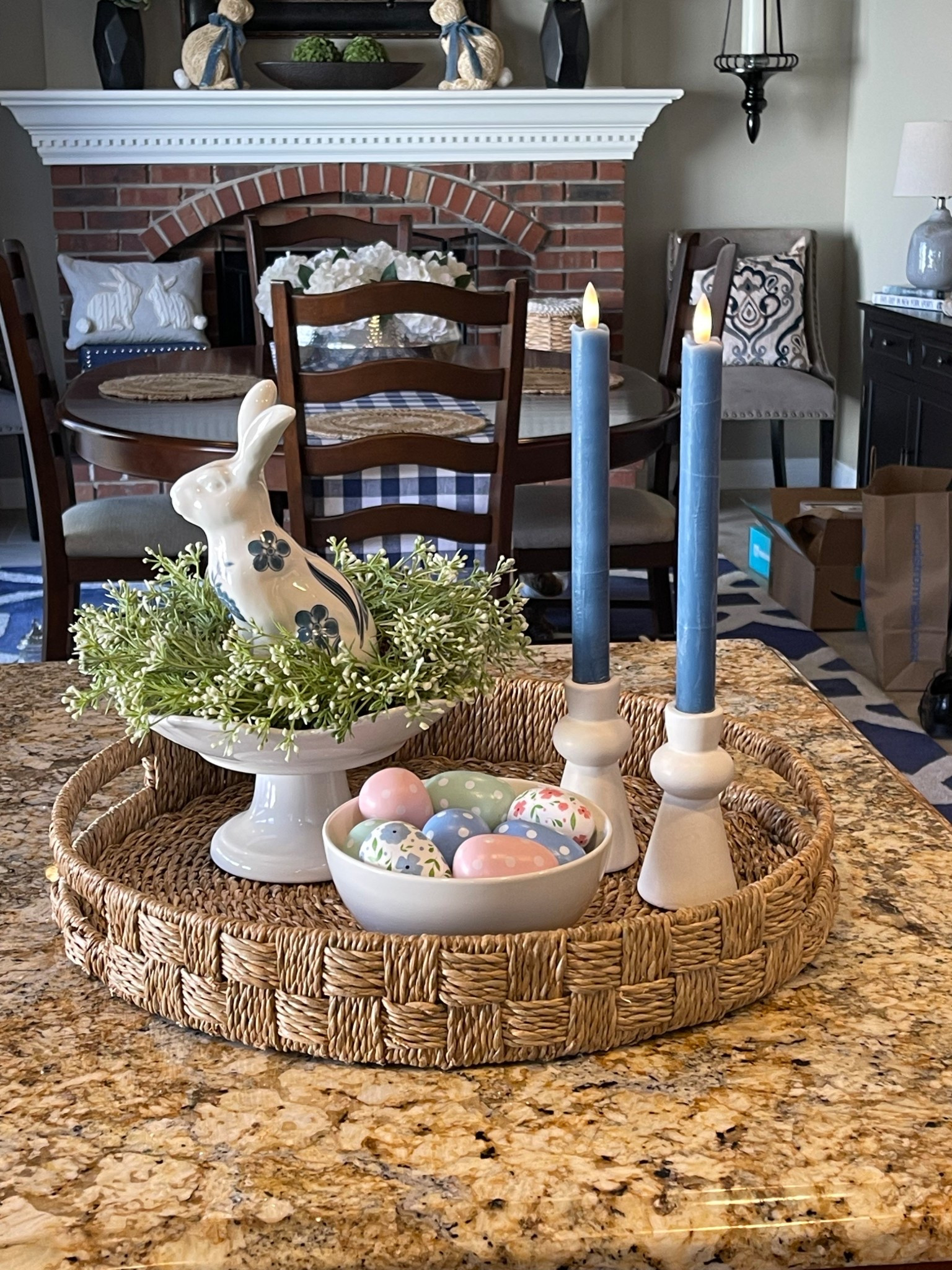 If you like blue and classic then this Easter tray vignette may be perfect for your home! 💙