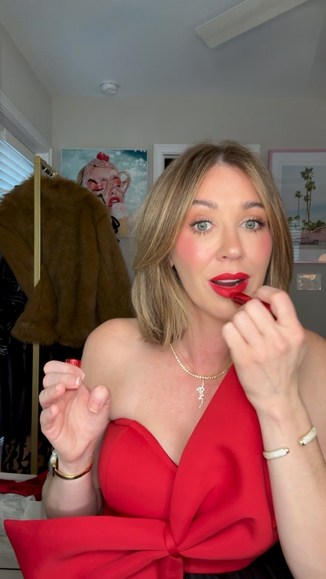 Create a holiday makeup look with 3 easy steps 🎄🌟🍾

🌟Red lipstick in shade: Hollywood vixen
🌟Glowing cheek using my favorite highlight in shade mesmerize
🌟Sparkle eyeshadow


@sephora #sephorahaul #sephorapartner

#LTKHoliday #LTKgrwm #LTKBeauty