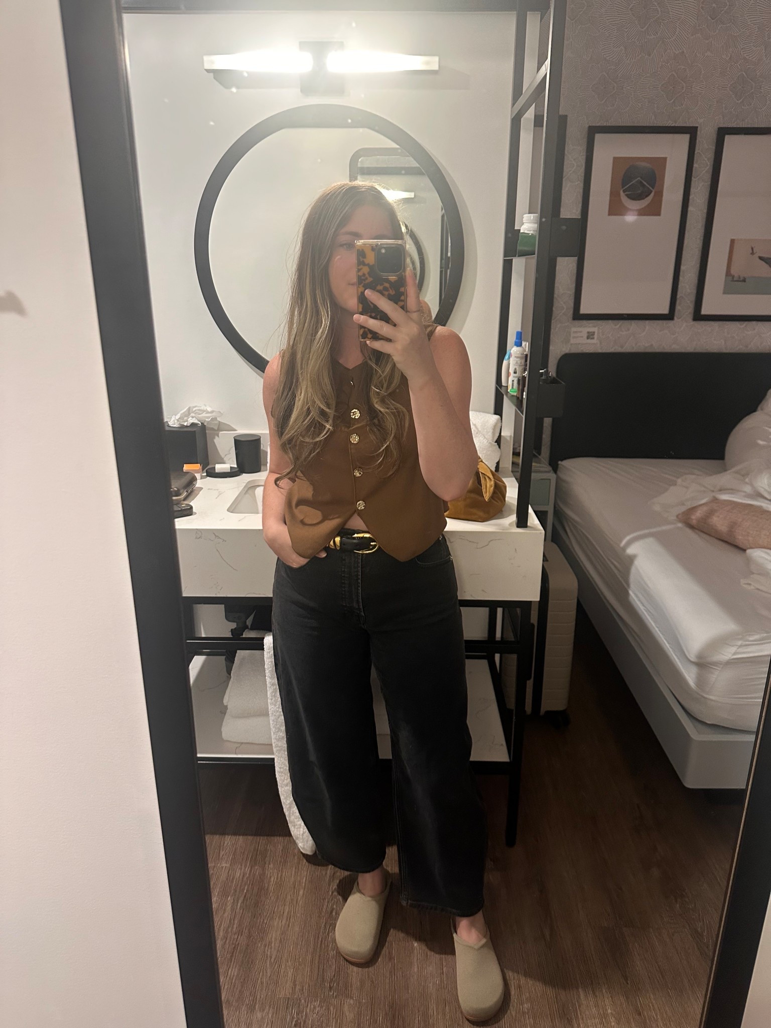 Tennessee fit check. 

I’ve been wearing these Rothy’s clogs for two days, one of which they got some solid walking mileage. I can confidently say they are the most comfortable and supportive shoes I own. 

#barreljeans #clogs #southernstyle 