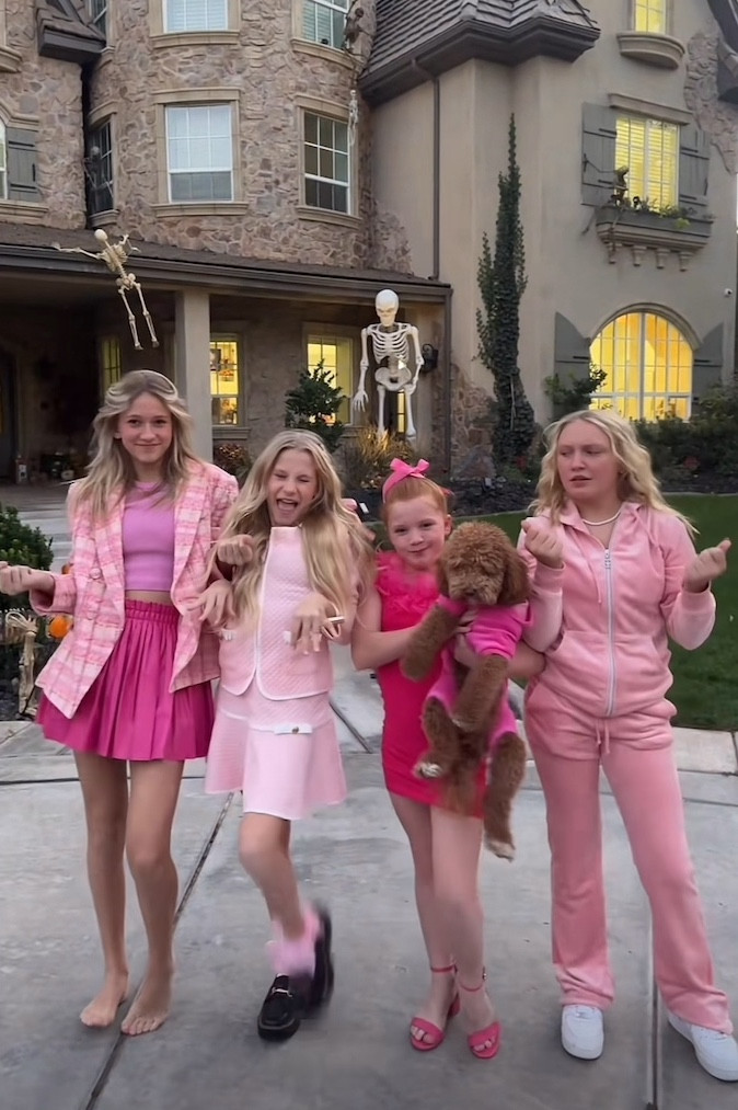 Legally Blonde Elle Woods Halloween costume inspo 🩷🎀 Amazon Fashion finds!!

#LTKHalloween #LTKVideo #LTKxPrimeDay