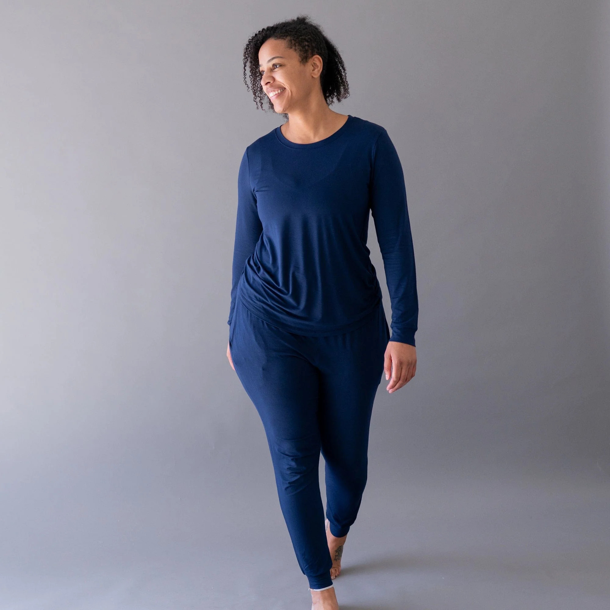Women's Jogger Pajama Set in Navy | Kyte BABY