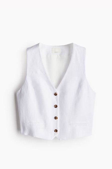 White waistcoat #holidayoutfit 

#LTKSeasonal #LTKeurope #LTKstyletip