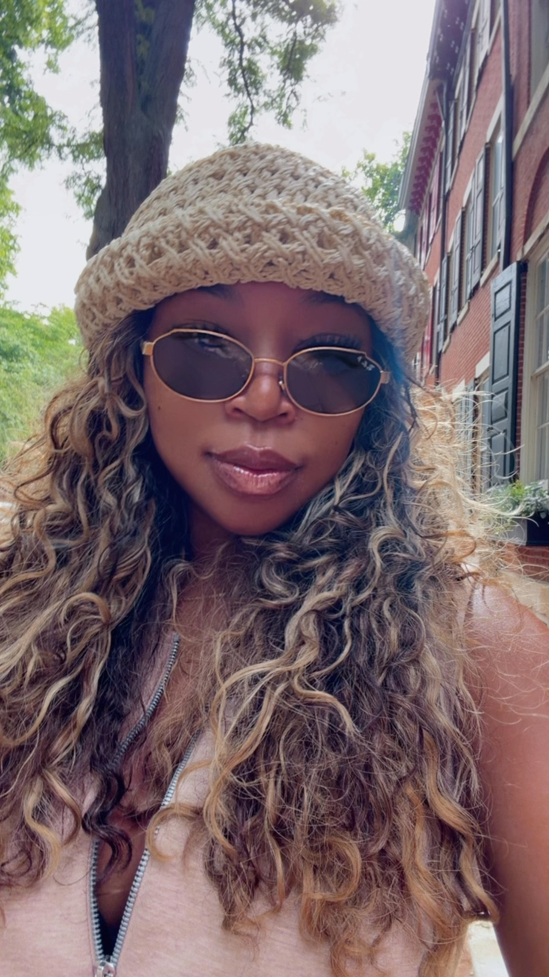 So in love with this hat!! Fits my big head and is a vibe ✨