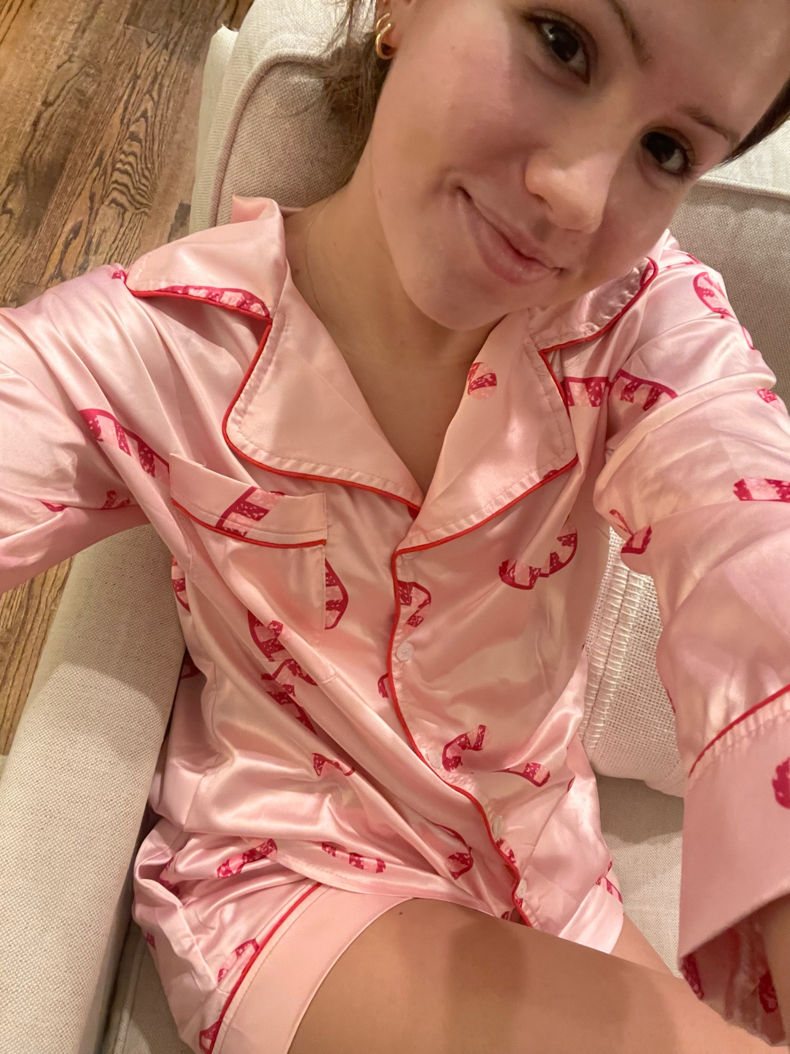 Candy cane PJ’s!!! Pink peach boutique is having a 50% sale until midnight 12/27!!
And of course I can’t link it, but here’s the next best thing💝🍭
Link: https://thepinkpeachboutique.com/products/candy-cane-satin-pajama-set-pink?variant=47220933591322