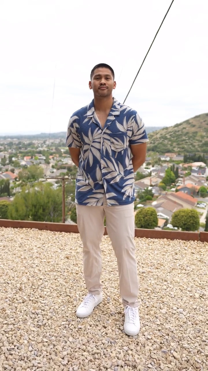 We’re back! Had a nice week away out in California celebrating more life! Quite literally ate everything in sight and enjoyed every minute of it 😂
 
We’ll of course be posting up our adventures and of course some fits in the upcoming days! We lived in terry cloth polos and here’s one that was my favorite 👏🏽

Polo @revolve @revolveman 
Pants @targetstyle 
Sneakers @goodmanbrand 
Bracelet @davidyurmanmen 
Watch @omega