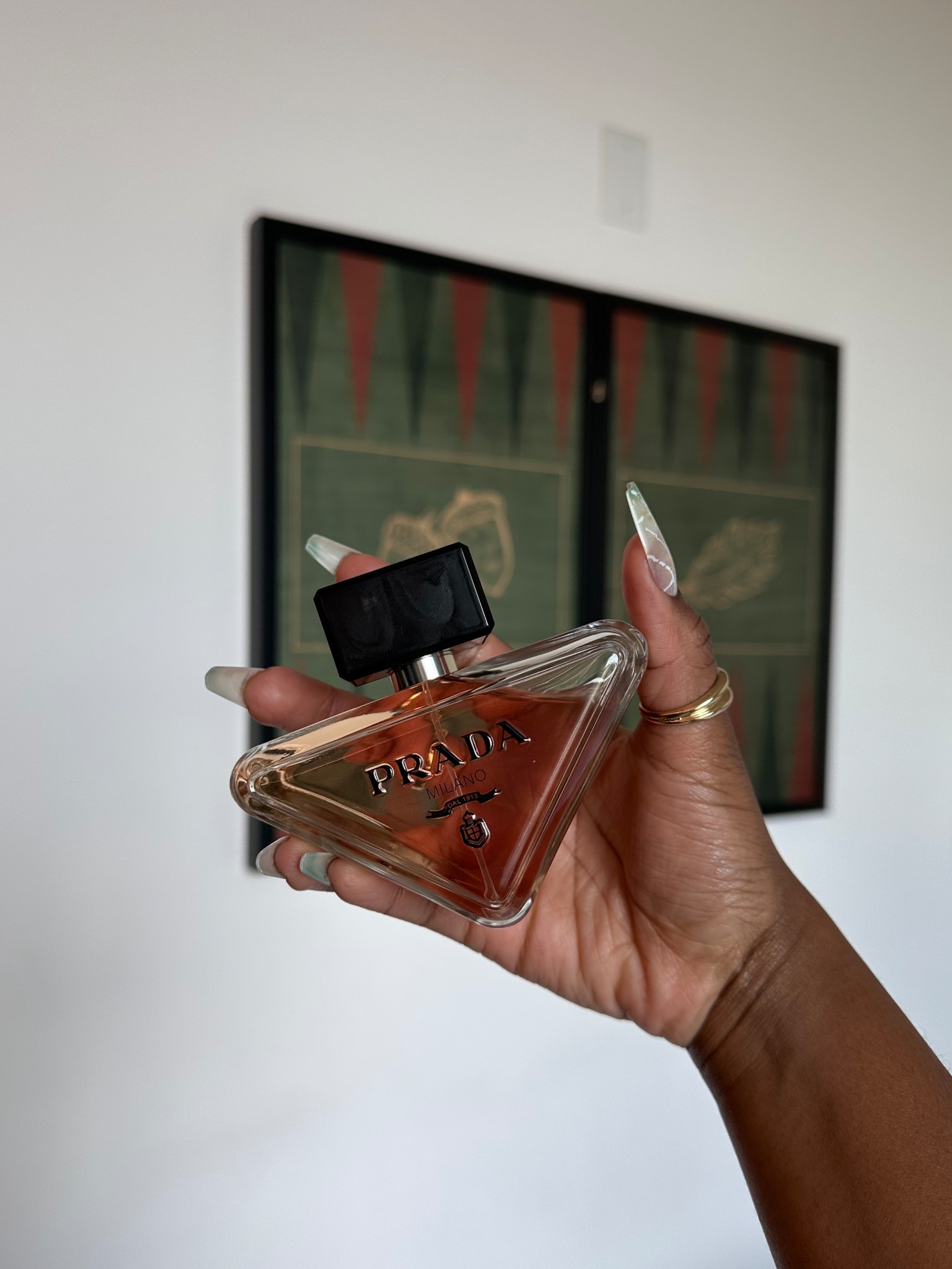The fragrance that has been turning heads lately! @pradabeauty - Prada Paradoxe which includes Key Notes like: Neroli Bud, White Amber, White Musk

It’s available @spehora, @macys and @ultabeauty
