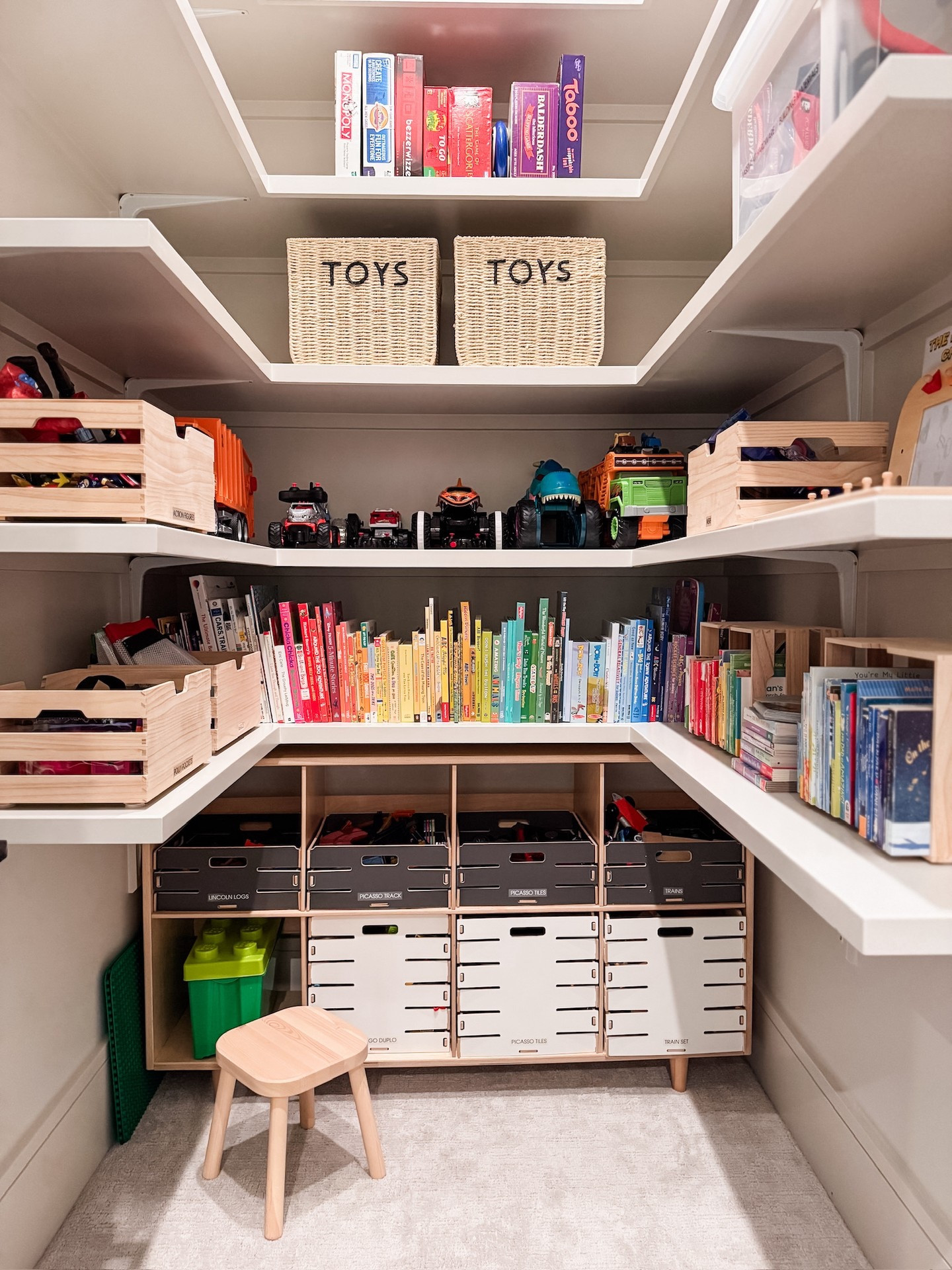 Post-Holiday Toy Overload? We've Got You Covered! 🎁🎄

After the gift wrap settles and the new toys make their debut, it’s the perfect time to press reset on your playroom! 

Whether you're wrangling remote-control cars, rehoming rogue puzzle pieces, or just trying to make space for the season's favorites, a little organization can go a long way (and look this good doing it 👆).

🎯 Pro tip: Group like items, use labeled bins or crates, and make the most of vertical storage (hello, rainbow book display goals! 🌈📚).

BUT HERE’S THE BEST PART ➡️ Before tucking away every single toy, take a moment to sort and share the joy. We’ve rounded up our favorite Donate + Do Good resources so you can pass along gently-loved toys to kiddos who could really use a little magic this season. ❤️

Head to thebaerminimalist.com and click Donate + Do Good to find a giving opportunity near you!