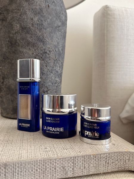 After a night of zero sleep, these powerhouses thankfully bring my face back some life! The most luxurious range on the market @Nordstrom @LaPrairie

#LaPrairie #SkinCaviar #SkinCaviarEyeLift #LaPrairieSeebBy #GRWM #ThePhenomenalEyeLift