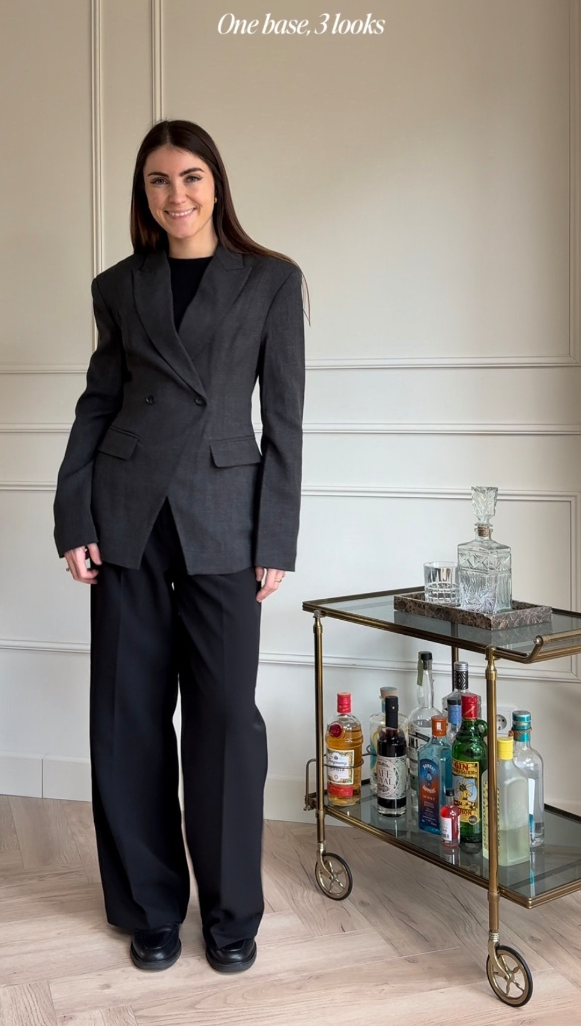 Cross blazer in grey with black trousers 

Exact blazer is from nakd 

#LTKeurope #LTKwinter #LTKnederlands