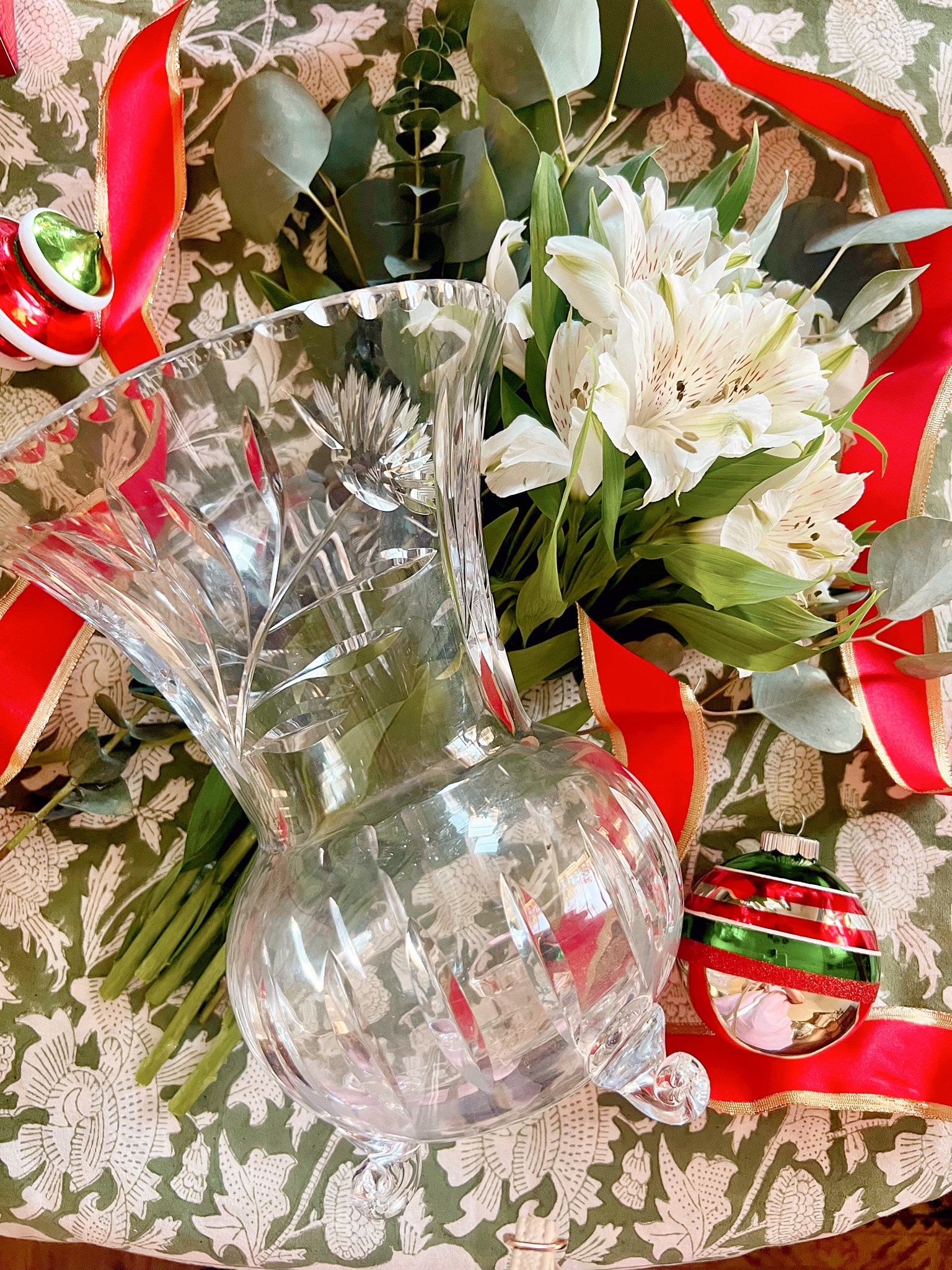 Vintage Holiday Hostess Gift Idea: Vintage Vase + Seasonal Bouquet #vintageholiday

#LTKSeasonal #LTKHoliday #LTKGiftGuide