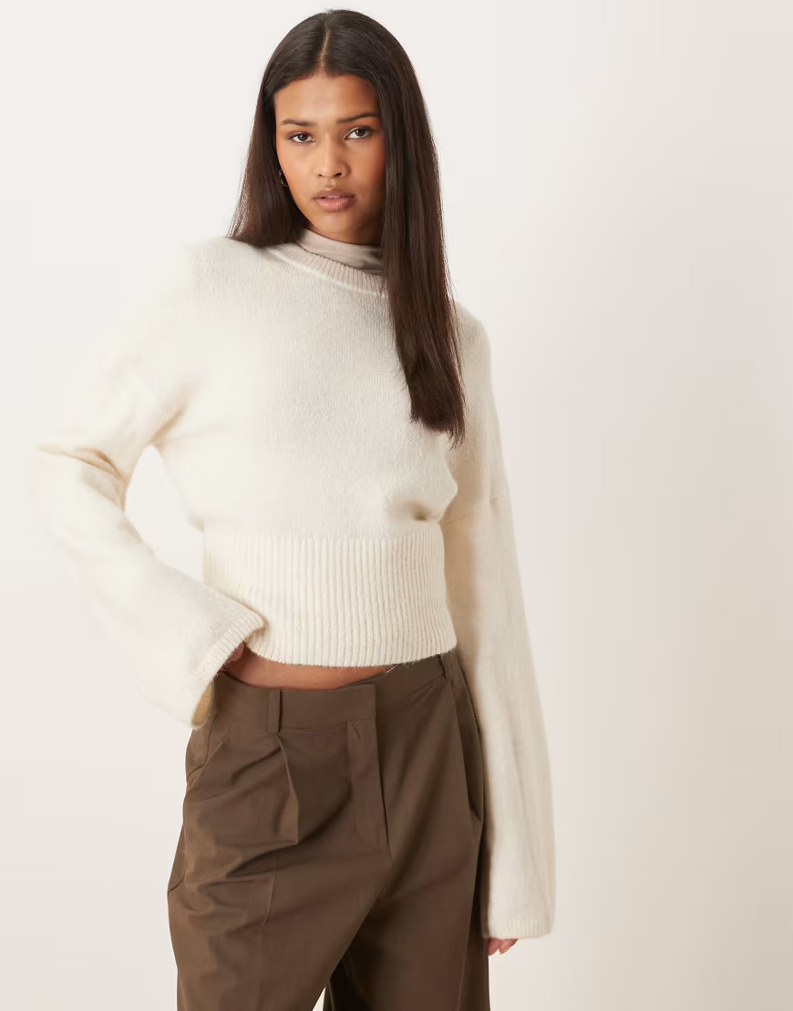Gina Tricot – Strickpullover in gebrochenem Weiß mit weiten Ärmeln | ASOS (Global)