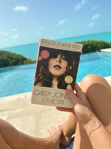 The perfect juicy summer read! 


#LTKtravel #LTKhome
