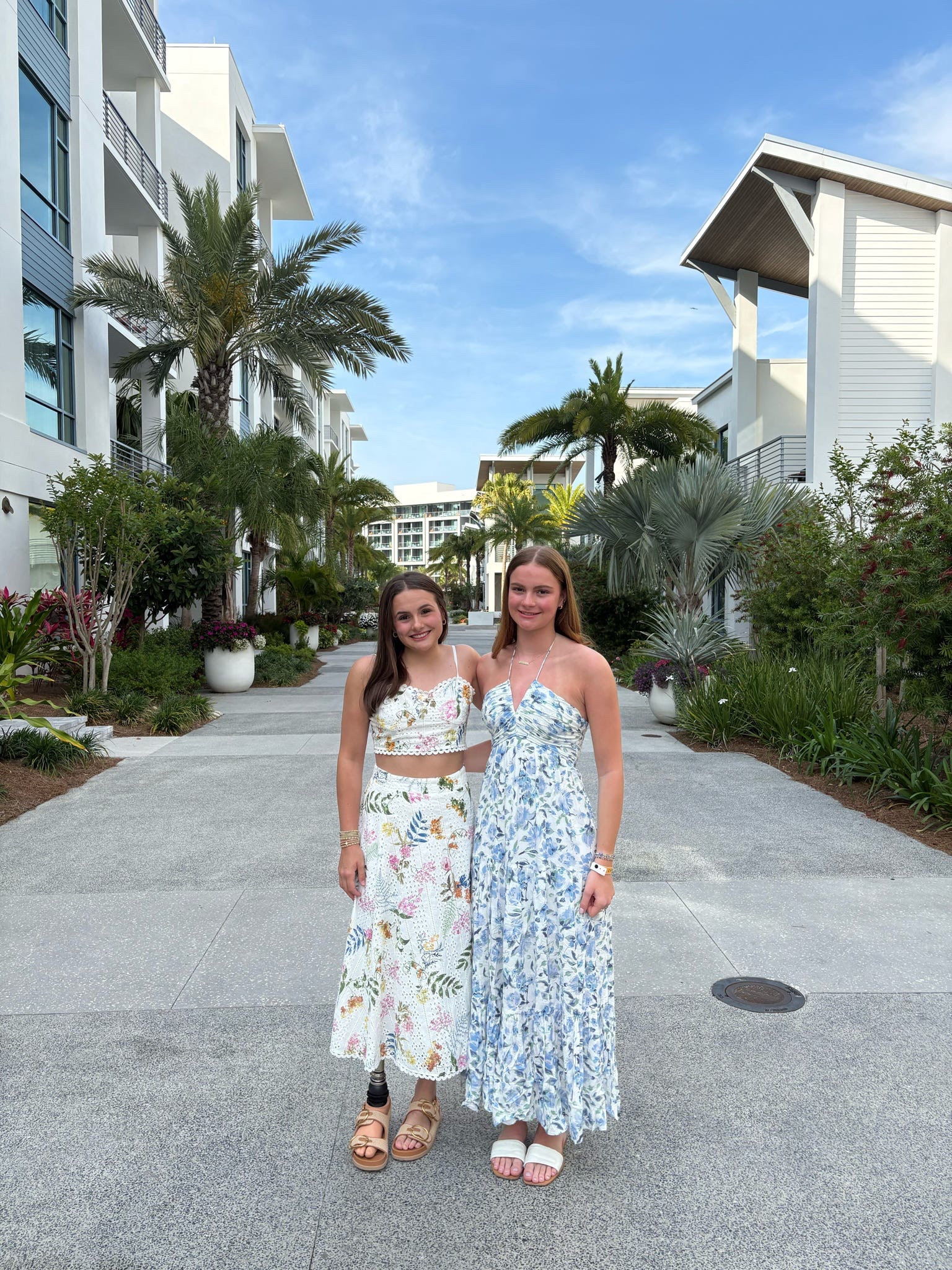besch vacation outfit!




Beach outfit, set, floral design, matching set, spring break, summer dress 

#LTKStyleTip #LTKTravel #LTKSeasonal