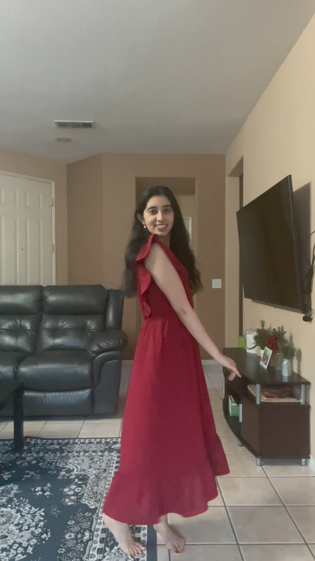 a stylish & comfy red dress perfect for going out, formal occasions, date night, or even for teaching! ❤️✨ I absolutely love the design and how versatile it is 💃🏻