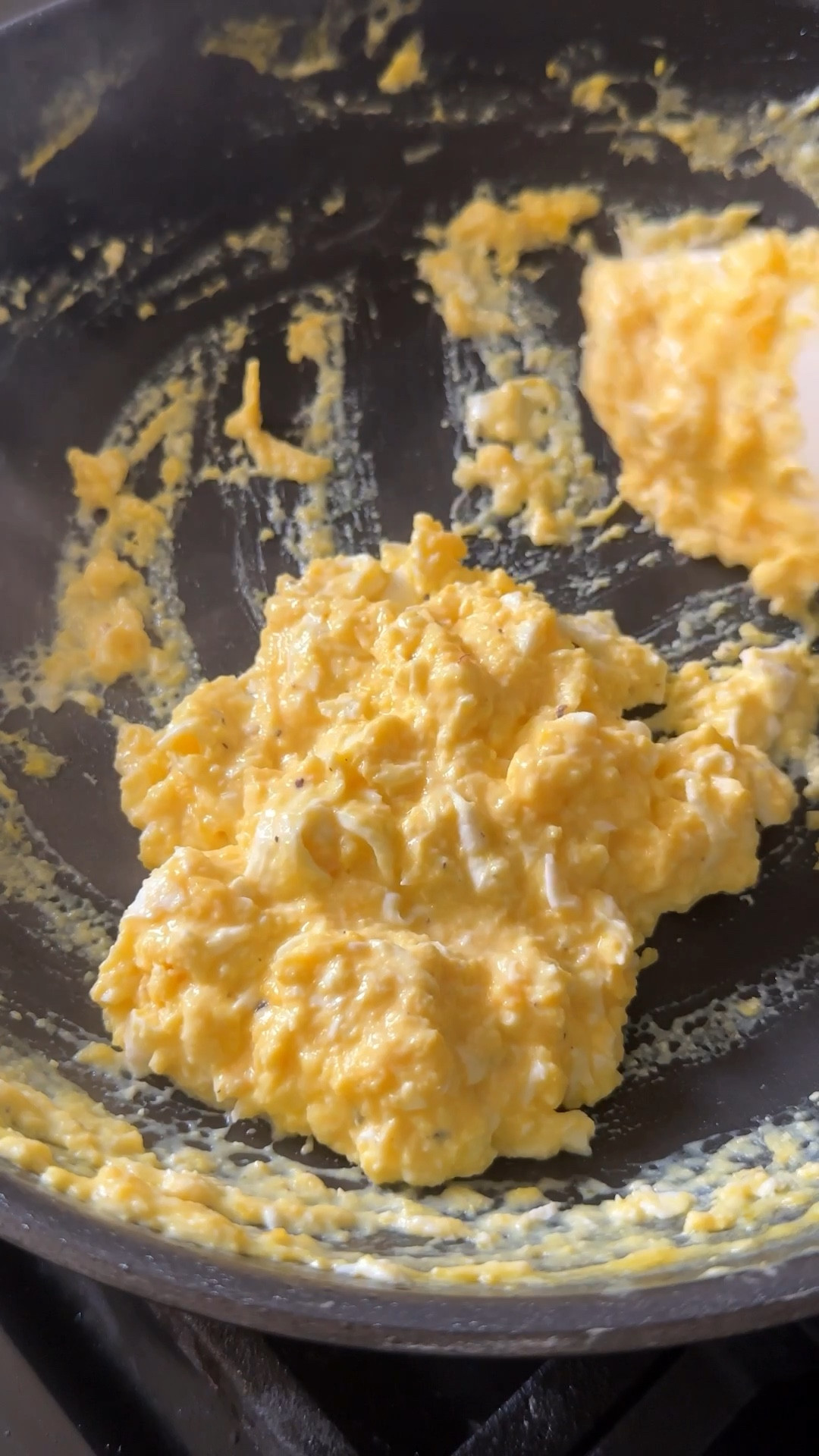 best pan for cooking eggs, you’ll never convince me otherwise 🍳

#LTKHoliday #LTKVideo #LTKGiftGuide