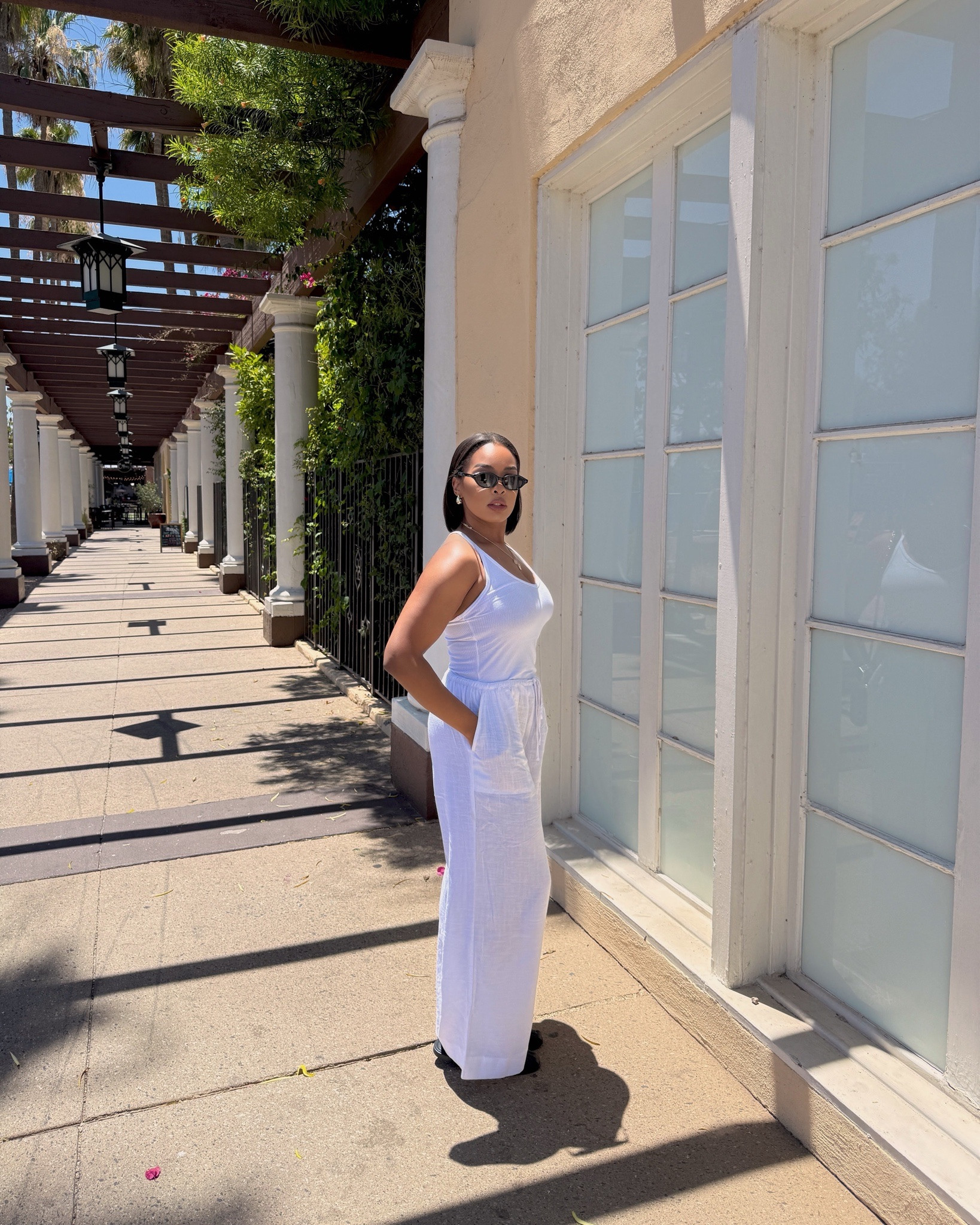 She’s very 90’s coded. We “off campus” mamas and we’re free from routines until August…SIKE! You better be going in on that fitness journey while these kids out of that school house. Marathons, triathlons, HYROX and iron man alllll year long!☀️🫶🏽 let’s get active!❤️

Outfit: @fabletics (link in LTK in bio)