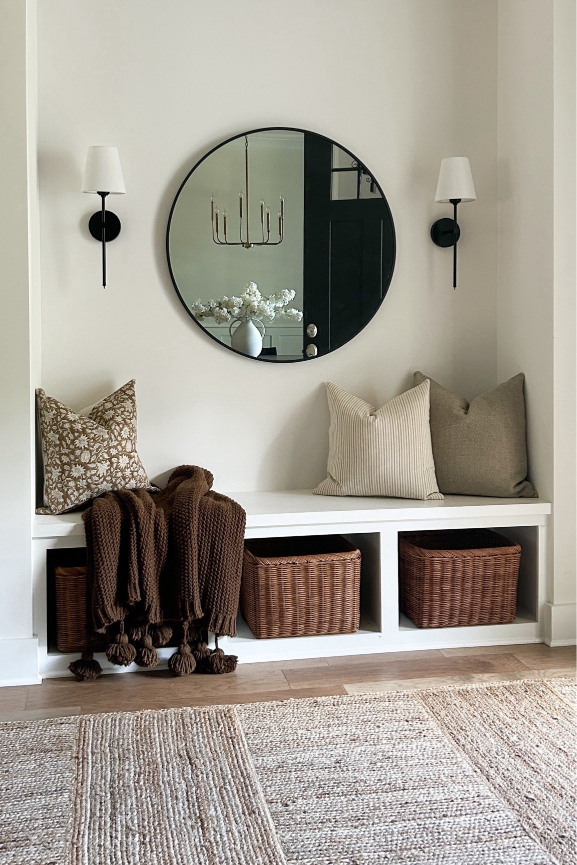 We have a simple but warm and functional entryway and I am ready for a little update to this space 👀 Stay tuned!

#LTKSeasonal #LTKHome #LTKWatchNow

#LTKSeasonal #LTKHome #LTKFindsUnder50