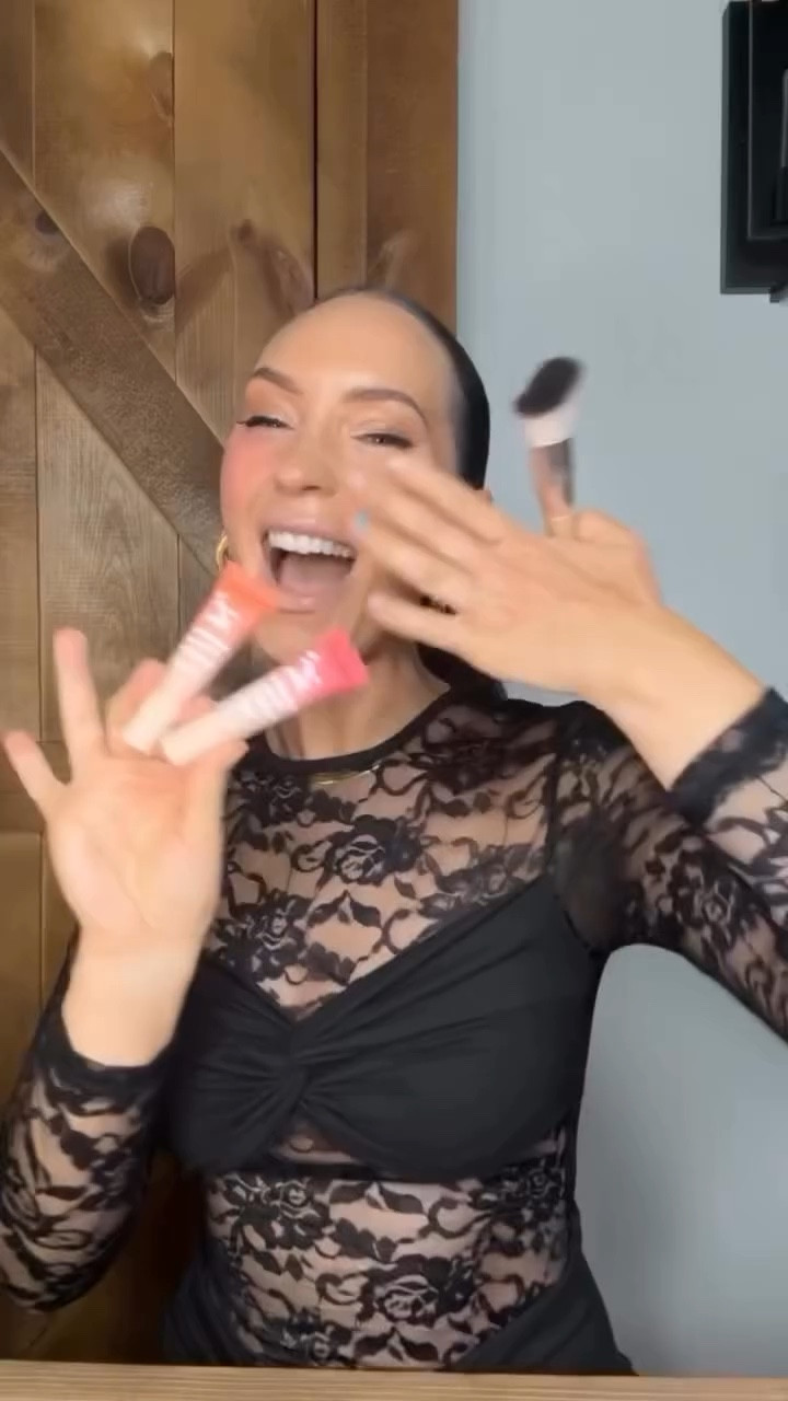 @dibsbeauty dropped a brand new serum blush today in four shades and they are TEAAAAAA 🔥

and the new brush? Iconic. 

Comment SHOP for the link

#dibs #dibsbeauty #serumblush #makeuptutorial #makeuplook