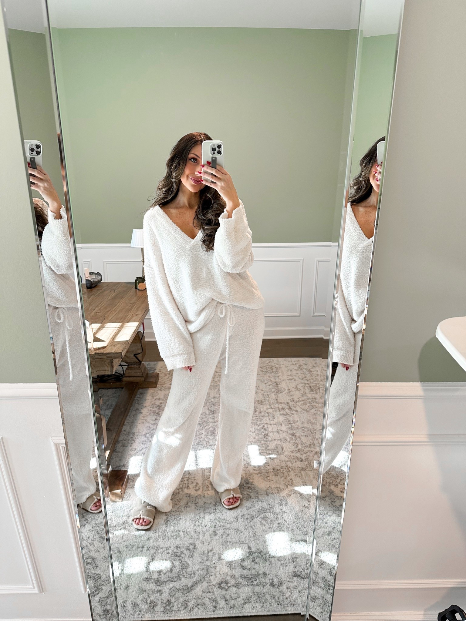 Comfy cozy lounge set! Wearing size medium 

